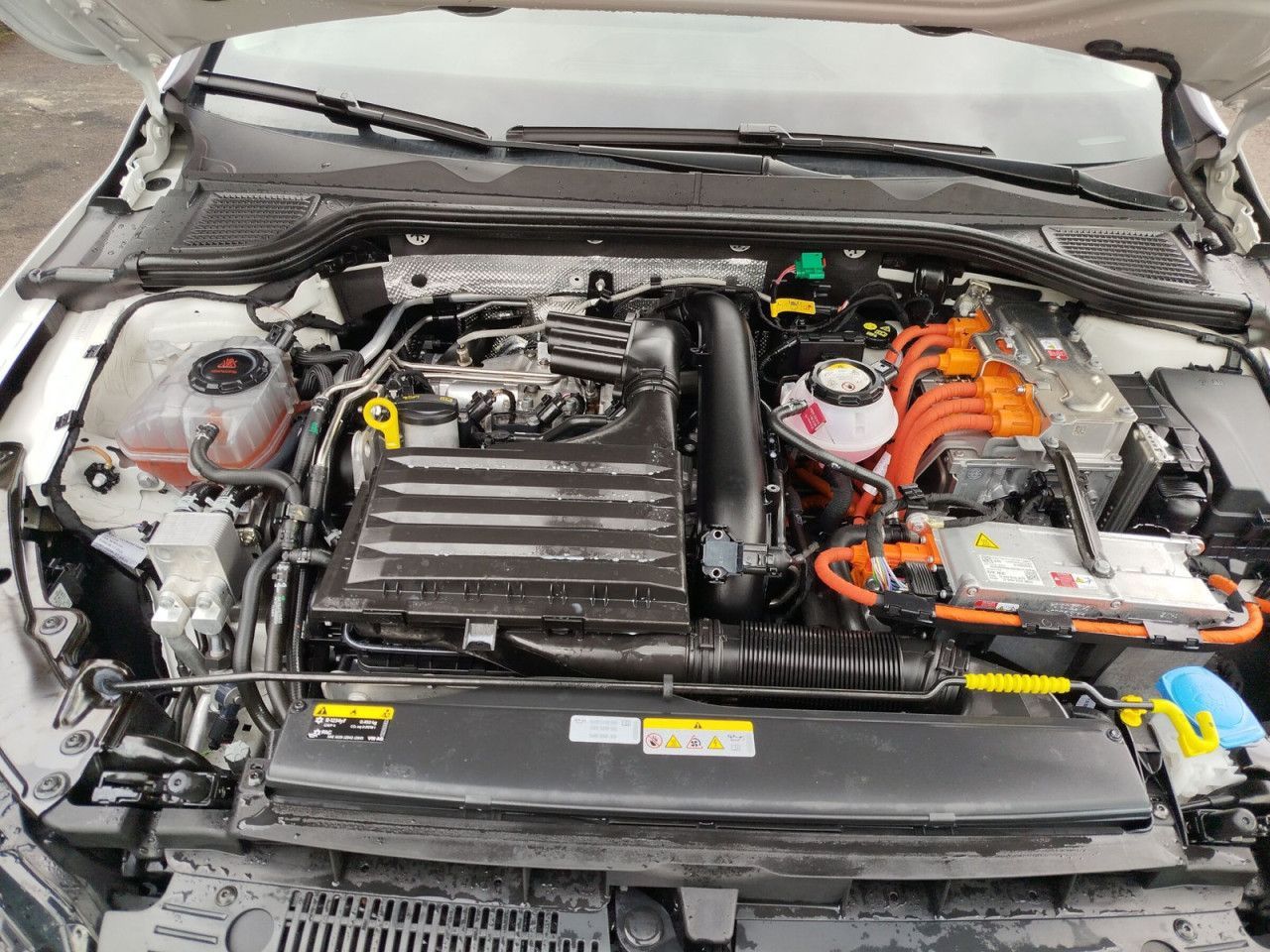 Fahrzeugabbildung Volkswagen Golf Style 1.4 TSI eHybrid 150 kw 6-Gang DSG