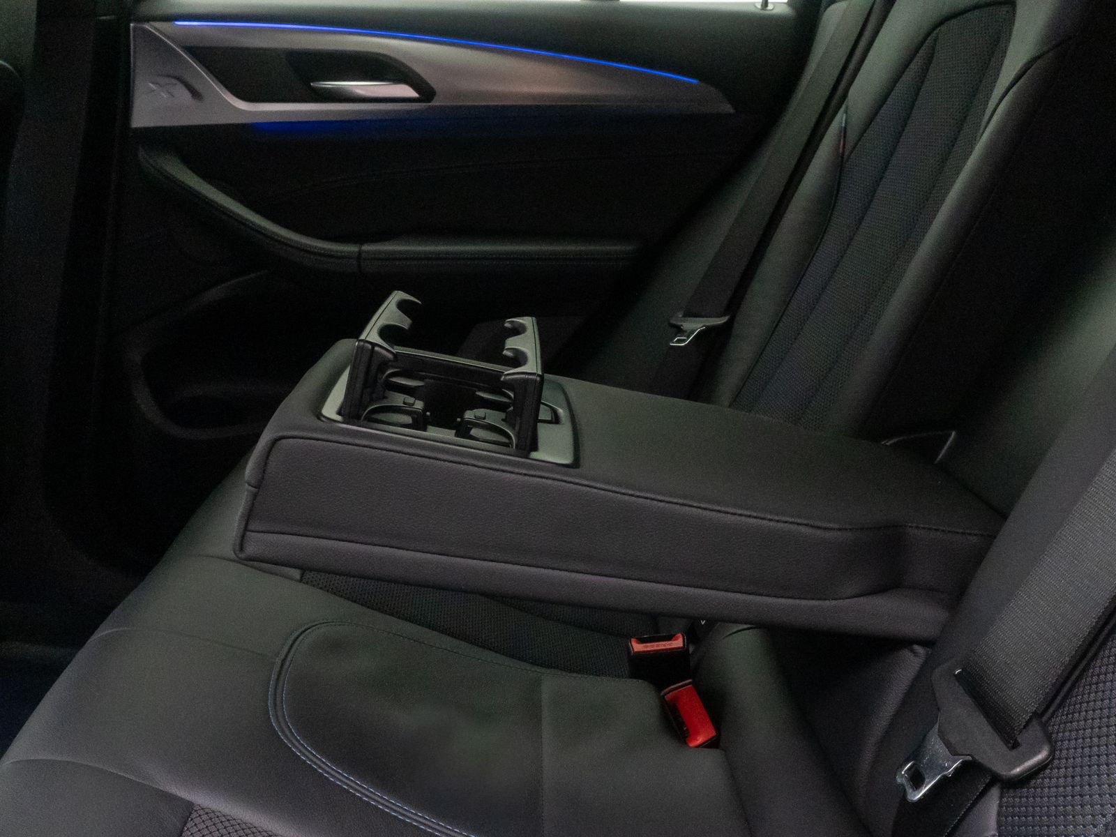 Fahrzeugabbildung BMW X4 xD30d M Sport ACC 360&deg;AHK DispKey HUD H/K 20"