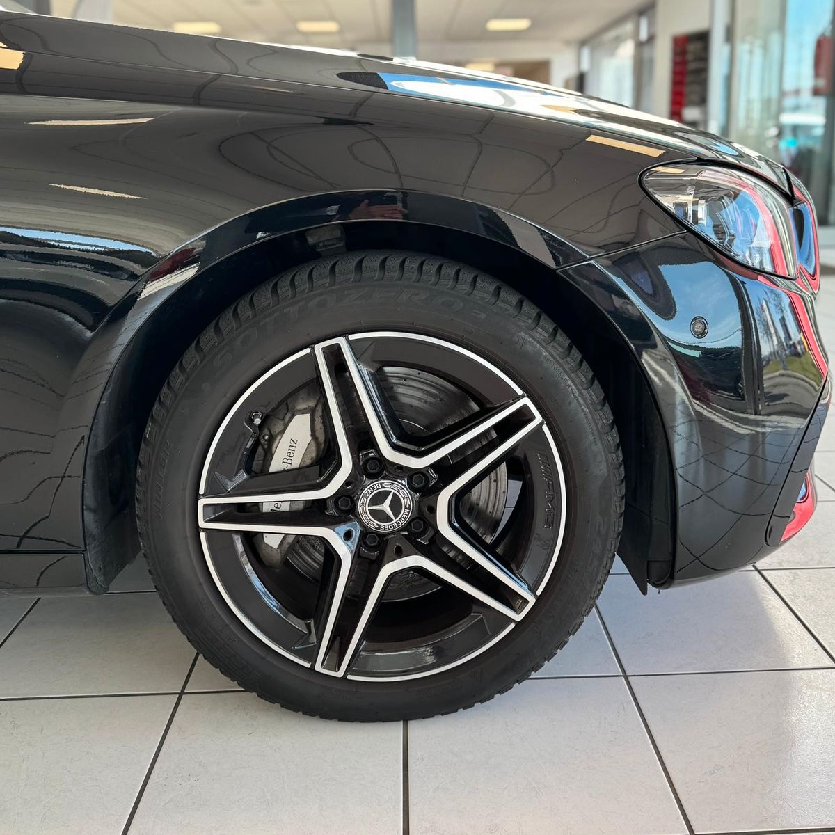 Fahrzeugabbildung Mercedes-Benz E 300 E Limousine E 300 e