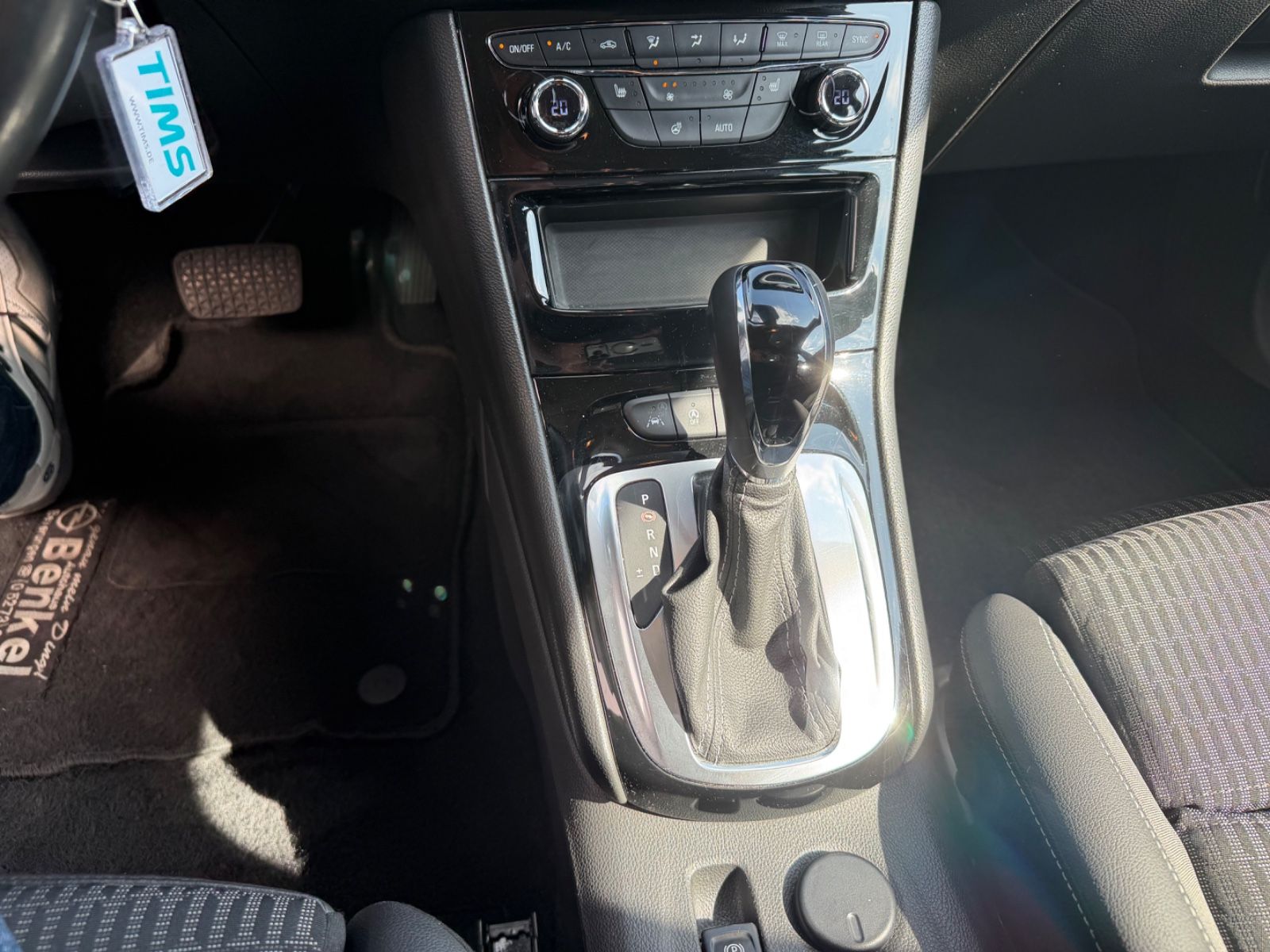 Fahrzeugabbildung Opel Astra K Sports Tourer Elegance 1.4 Autom.