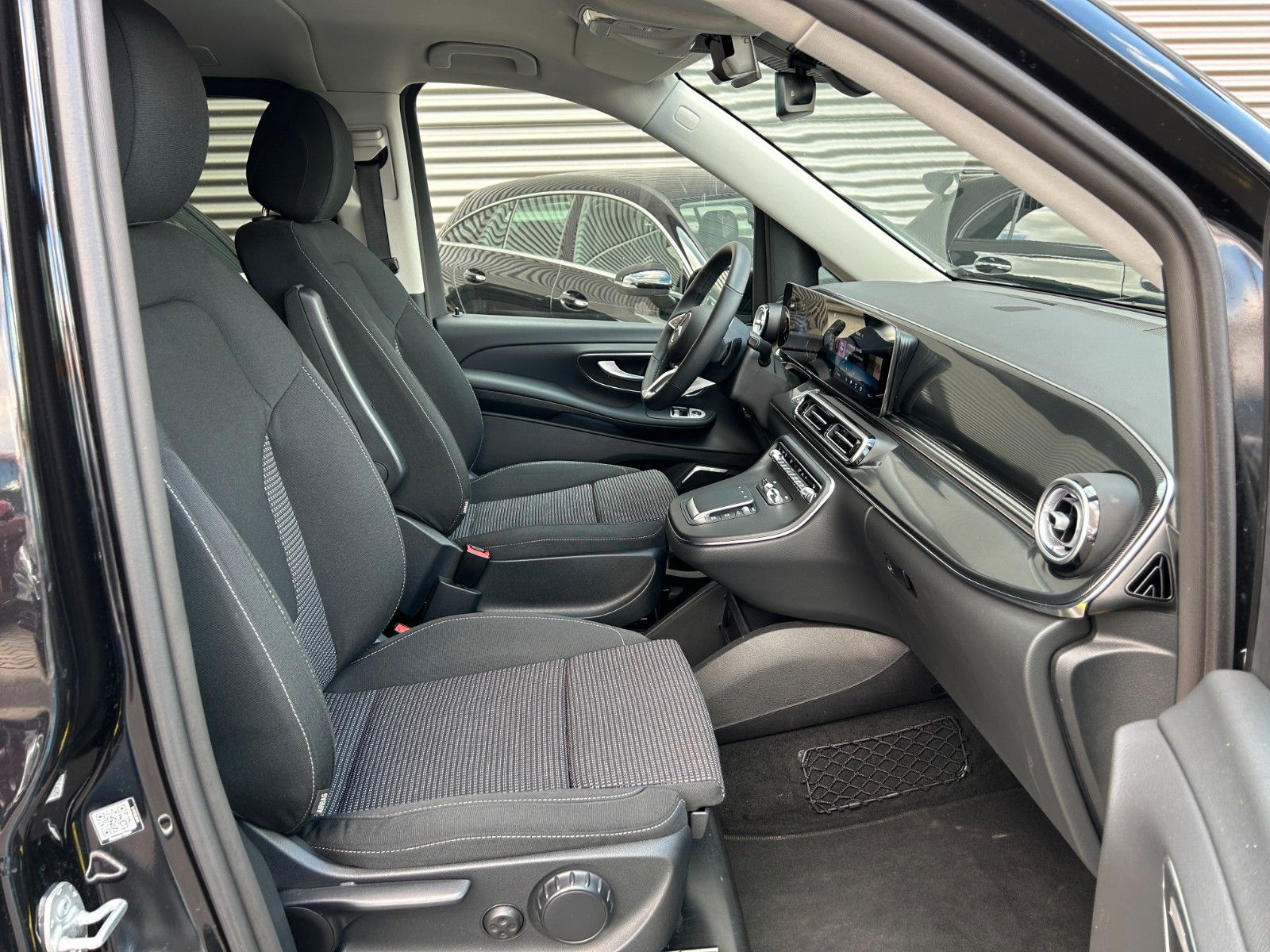 Fahrzeugabbildung Mercedes-Benz V 220 d STYLE AHK2,5to DISTRONIC 360 MULTIBEAM