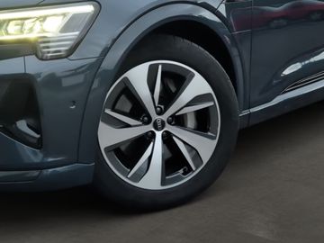 Audi Q8 - 6