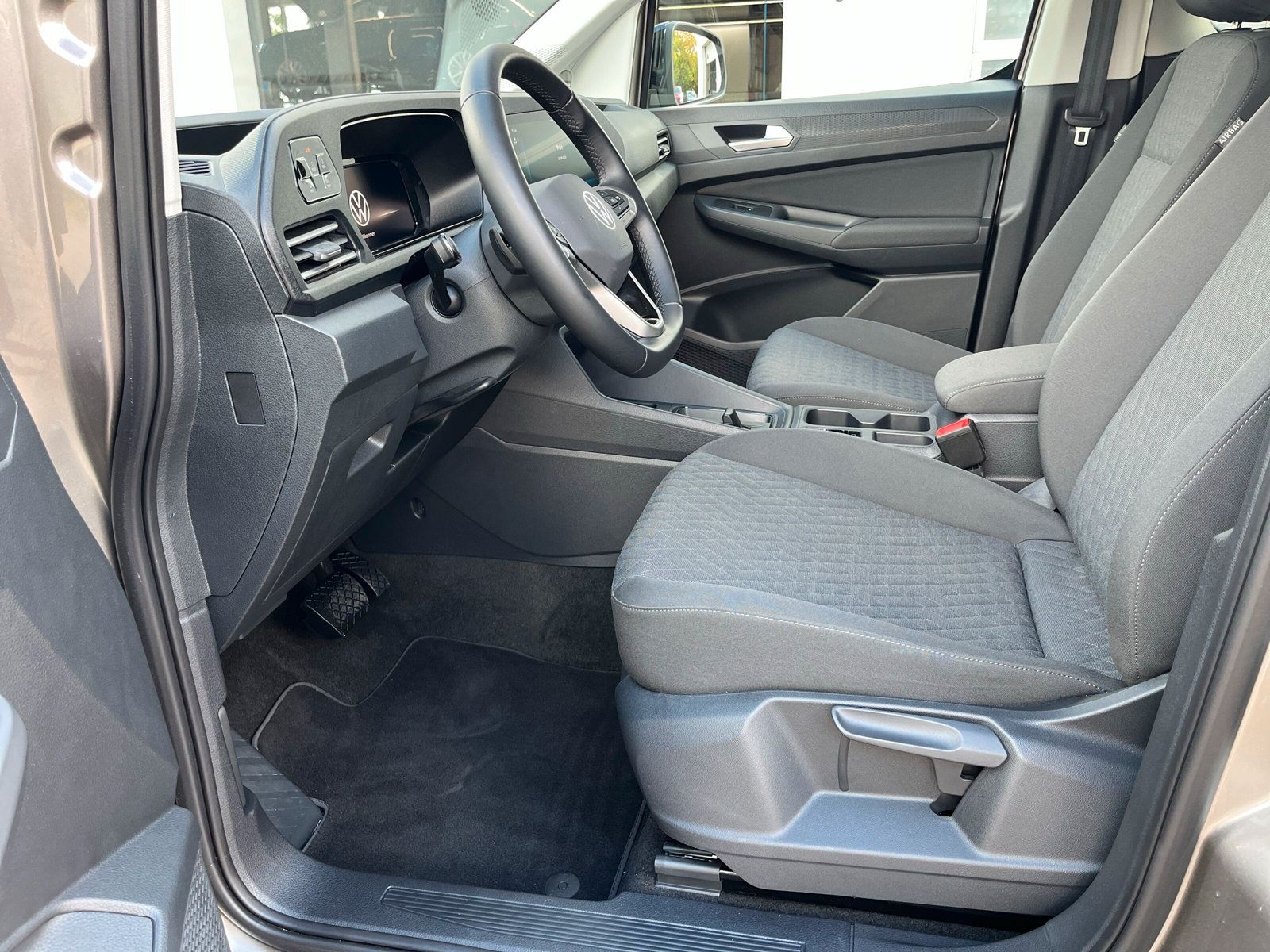 Fahrzeugabbildung Volkswagen Caddy Maxi 1.5 TSI DSG Life AHK ACC KAMERA