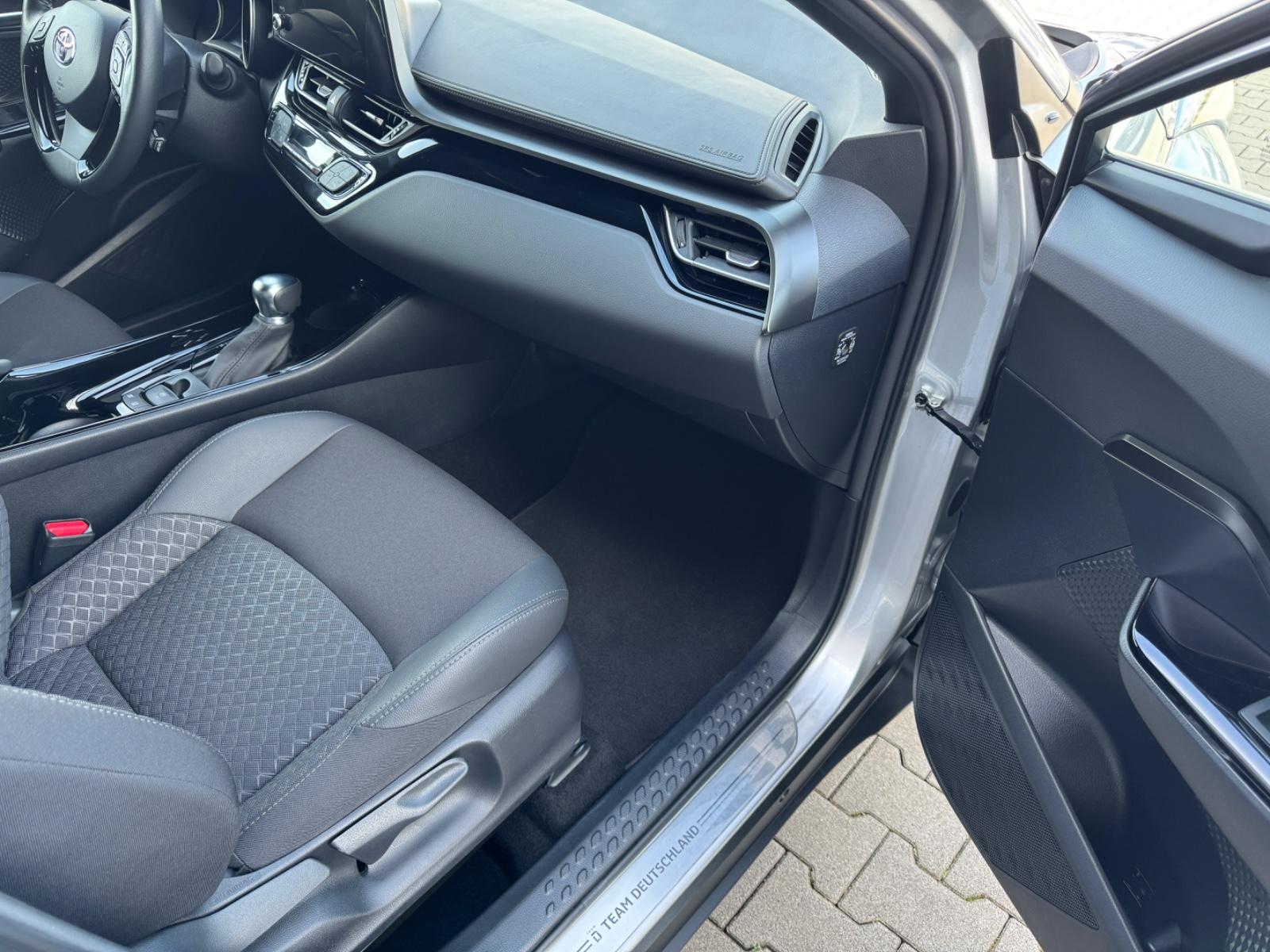 Toyota C-HR Hybrid Team Deutschland Edition