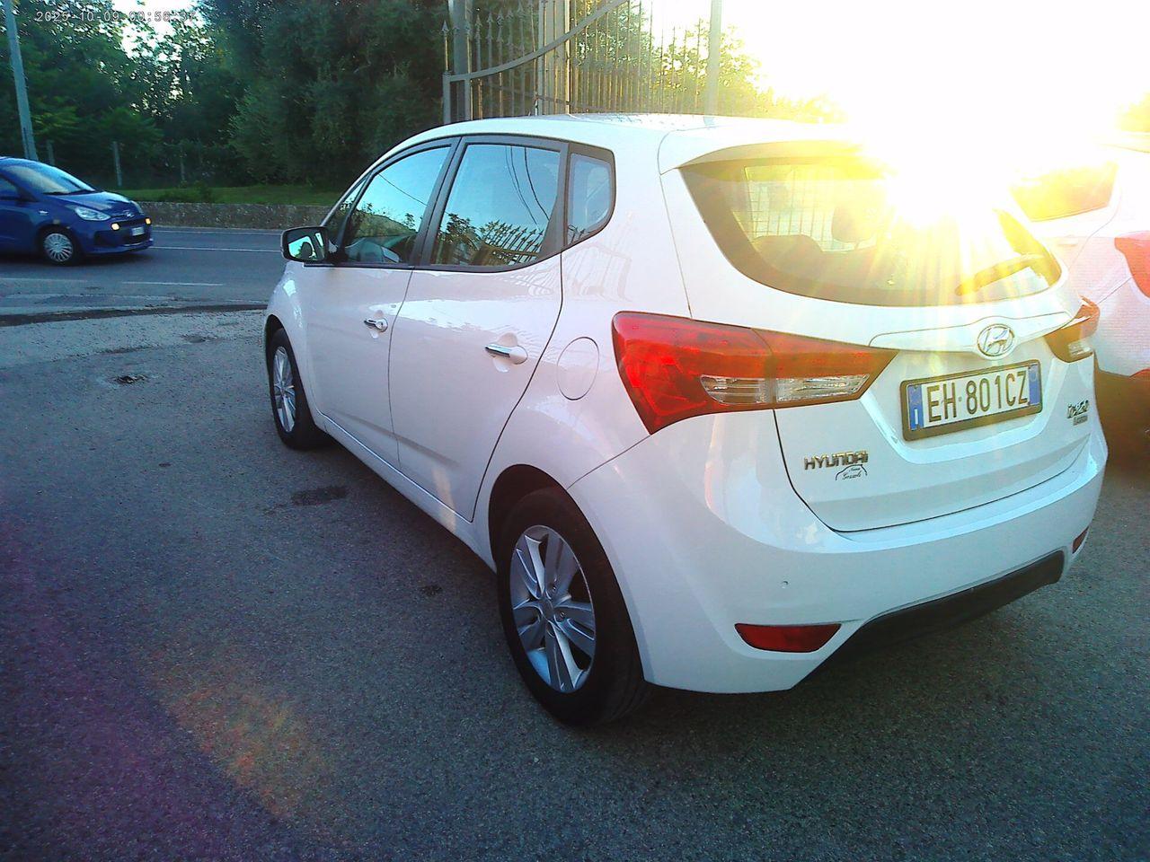 Hyundai ix20 2011 — interior