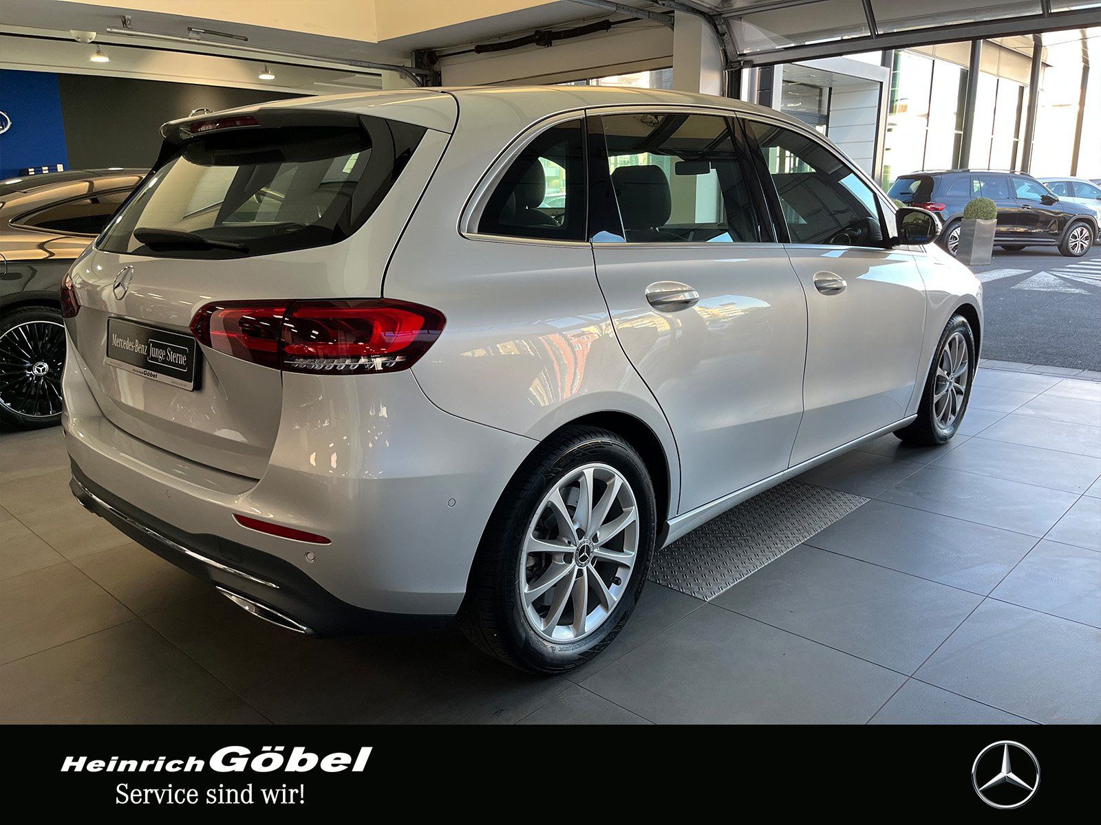 Fahrzeugabbildung Mercedes-Benz B 250 PROGRESSIVE+PANO+360°-KAM+NAVI+DISTRONIC+