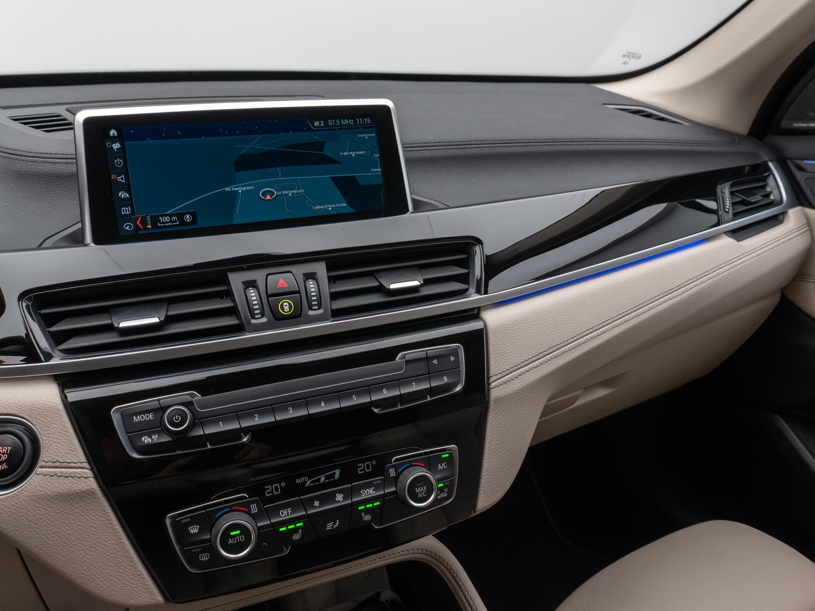 Fahrzeugabbildung BMW X1 xD25d xLine H/K DAB Parkassis AHK Alarm Sport
