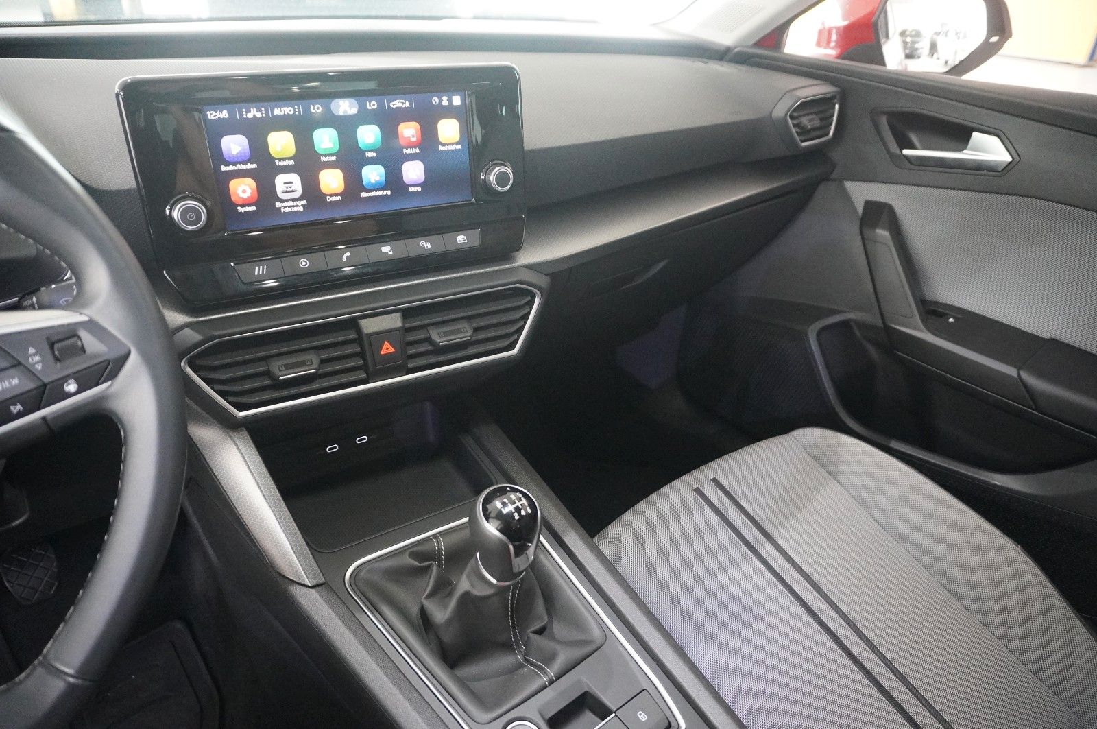 Fahrzeugabbildung SEAT Leon ST 2.0 TSI STYLE NAVI/LED/KAMERA/VIRT./DAB+