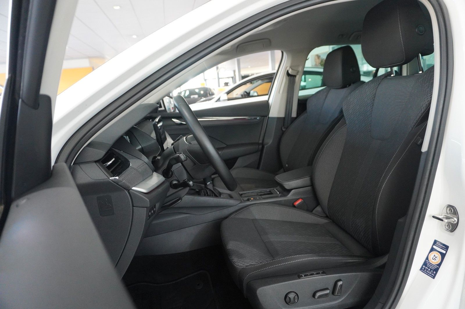 Fahrzeugabbildung SKODA Octavia COMBI 2.0D STYLE NAVI/LED/VIRTU./SHZ/DAB