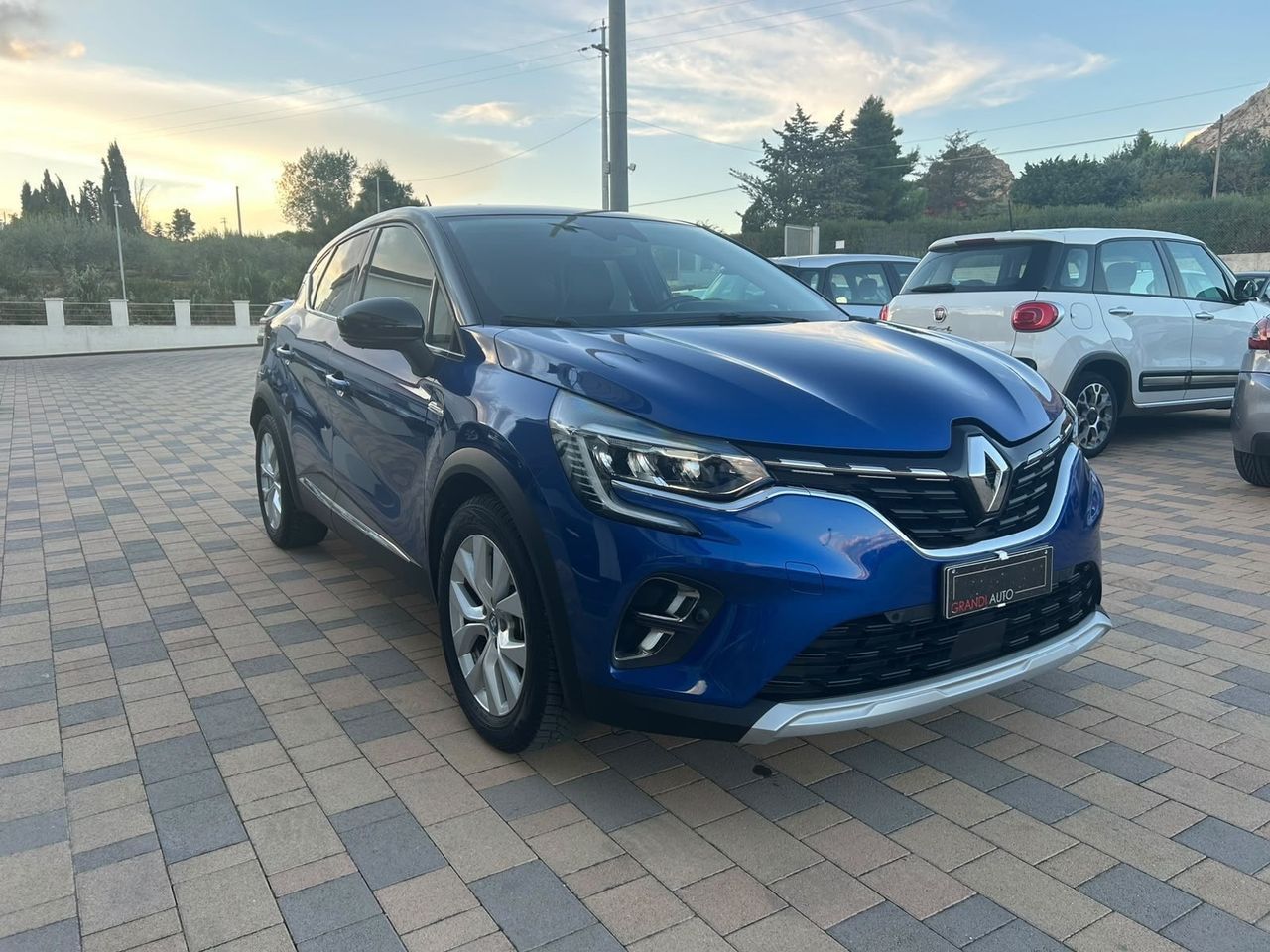 Renault Captur Plug-in Hybrid E-Tech 160 CV Init imagem 3
