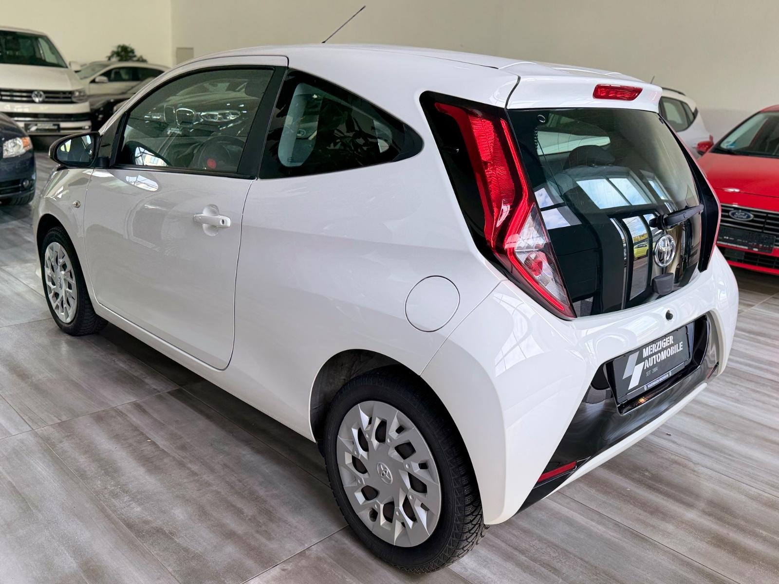 Toyota AYGO x-play *LED*BT*Klima*Tempomat*Lederlenkrad*