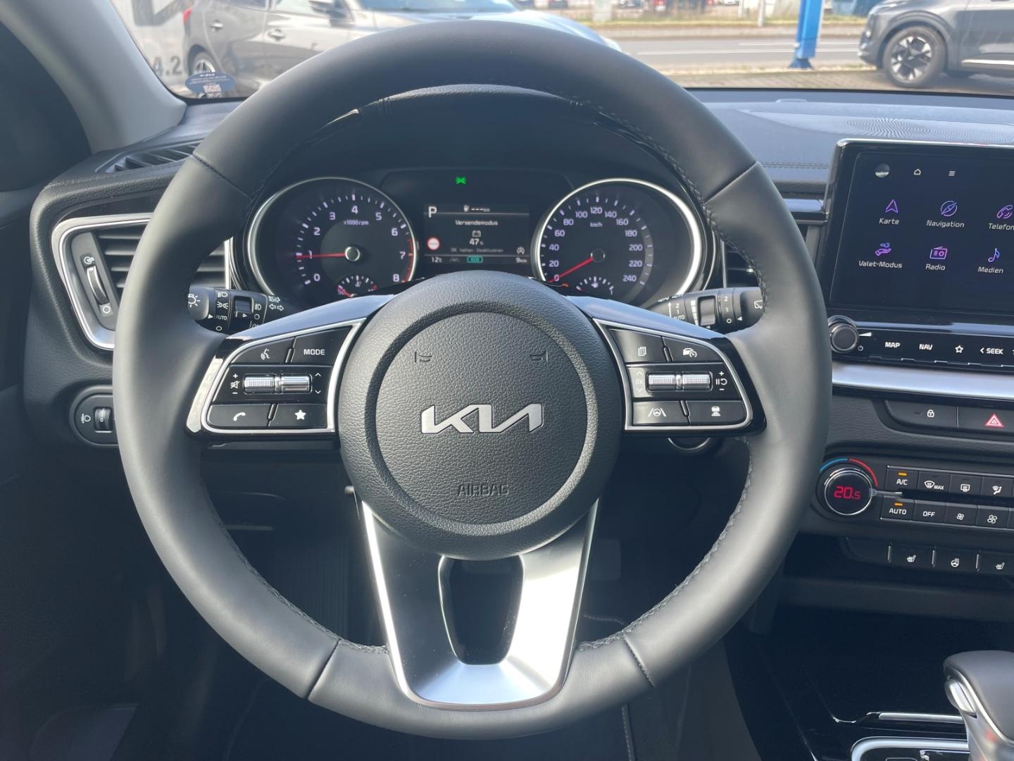 Kia Ceed_sw Ultimate Edition AppleCarPlay P8 P9