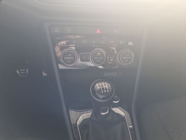 Fahrzeugabbildung Volkswagen T-ROC 1.0 TSI Style United