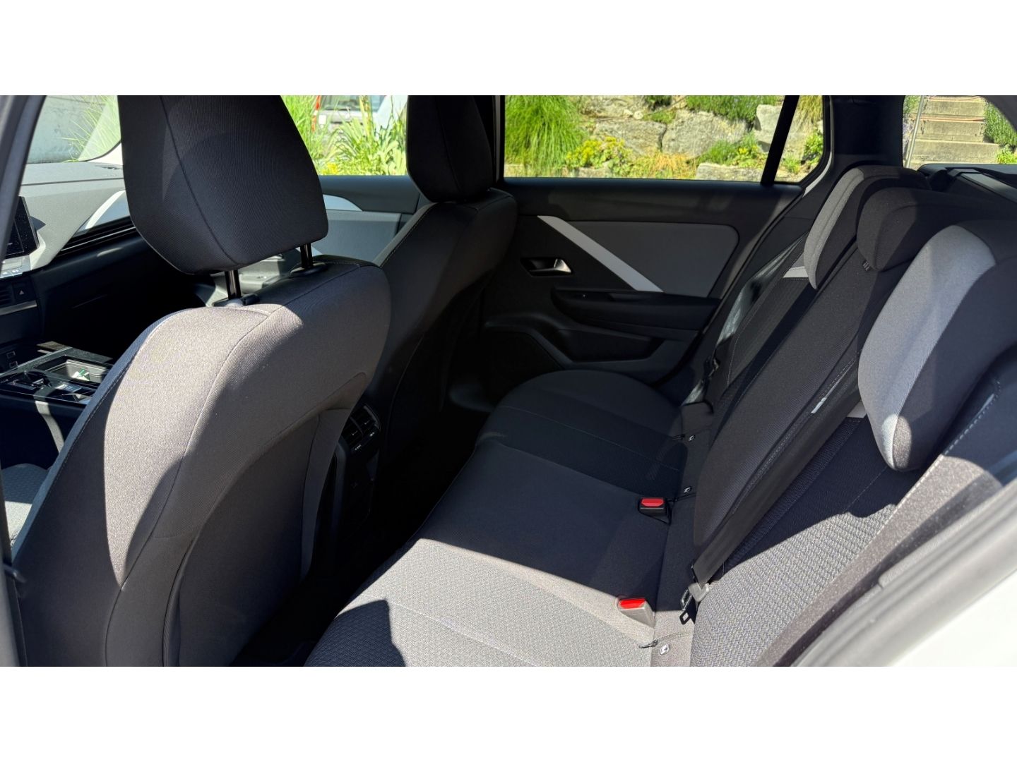 Fahrzeugabbildung Opel Astra L Sports Tourer Edition Navi Digitales Coc