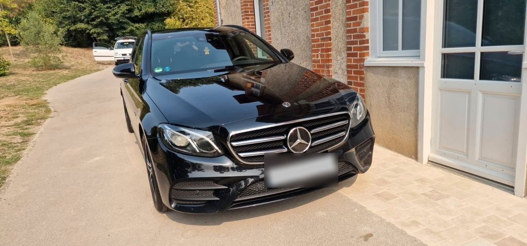 Image of Mercedes-Benz E 300