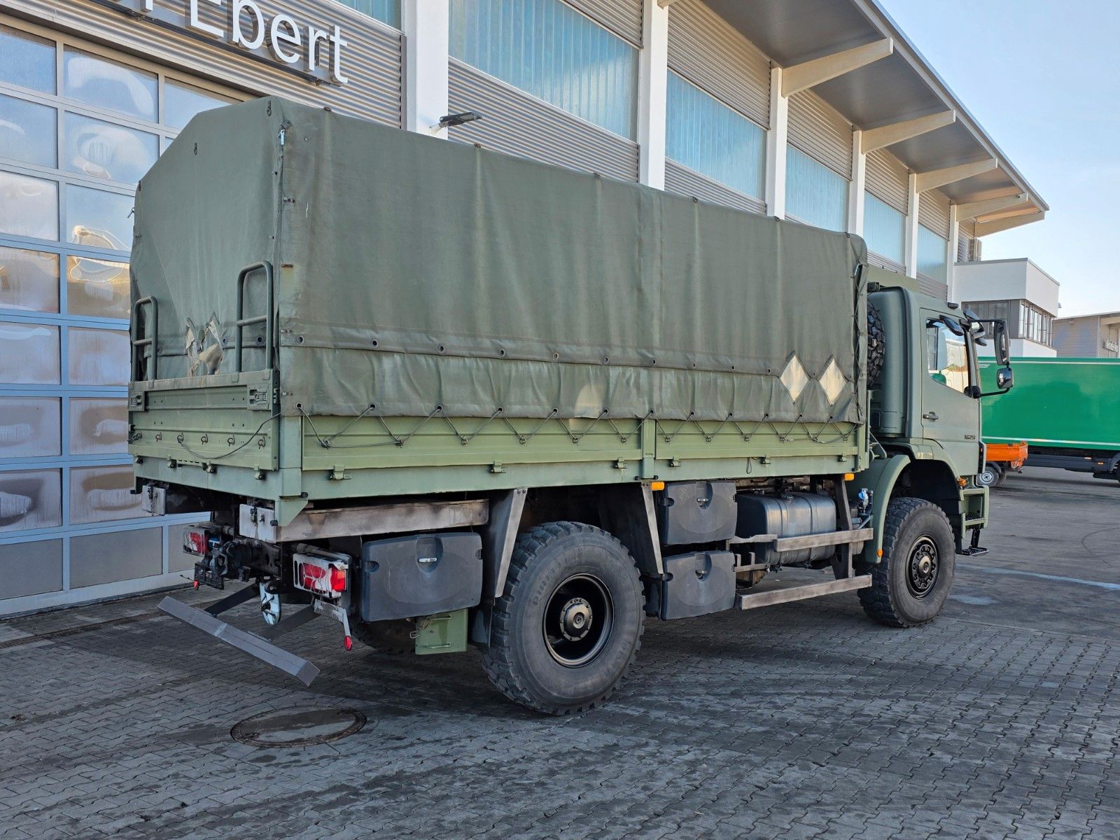 Fahrzeugabbildung Mercedes-Benz Axor 1829 A 4x4 Klima Standheizung 3 Sitze