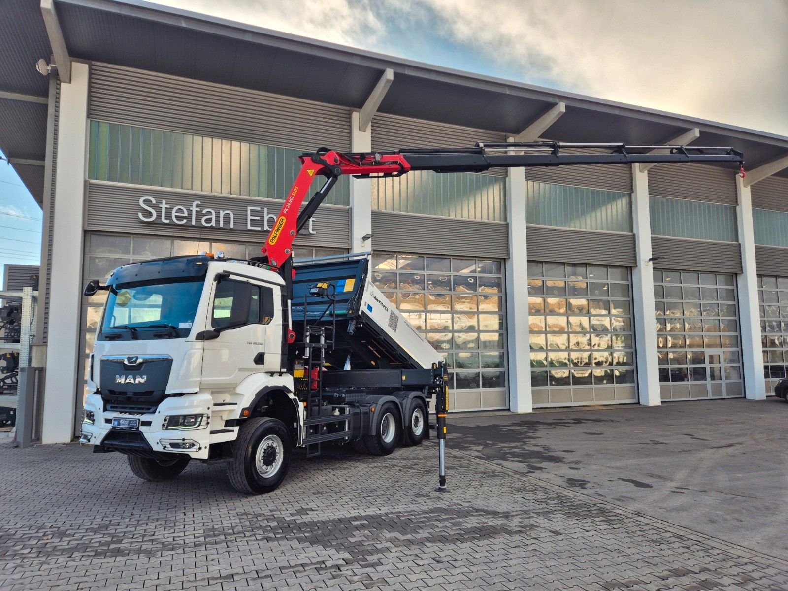 Fahrzeugabbildung MAN TGS 28.510 6x4-4 BL Palfinger PK24.001 Funk AHK