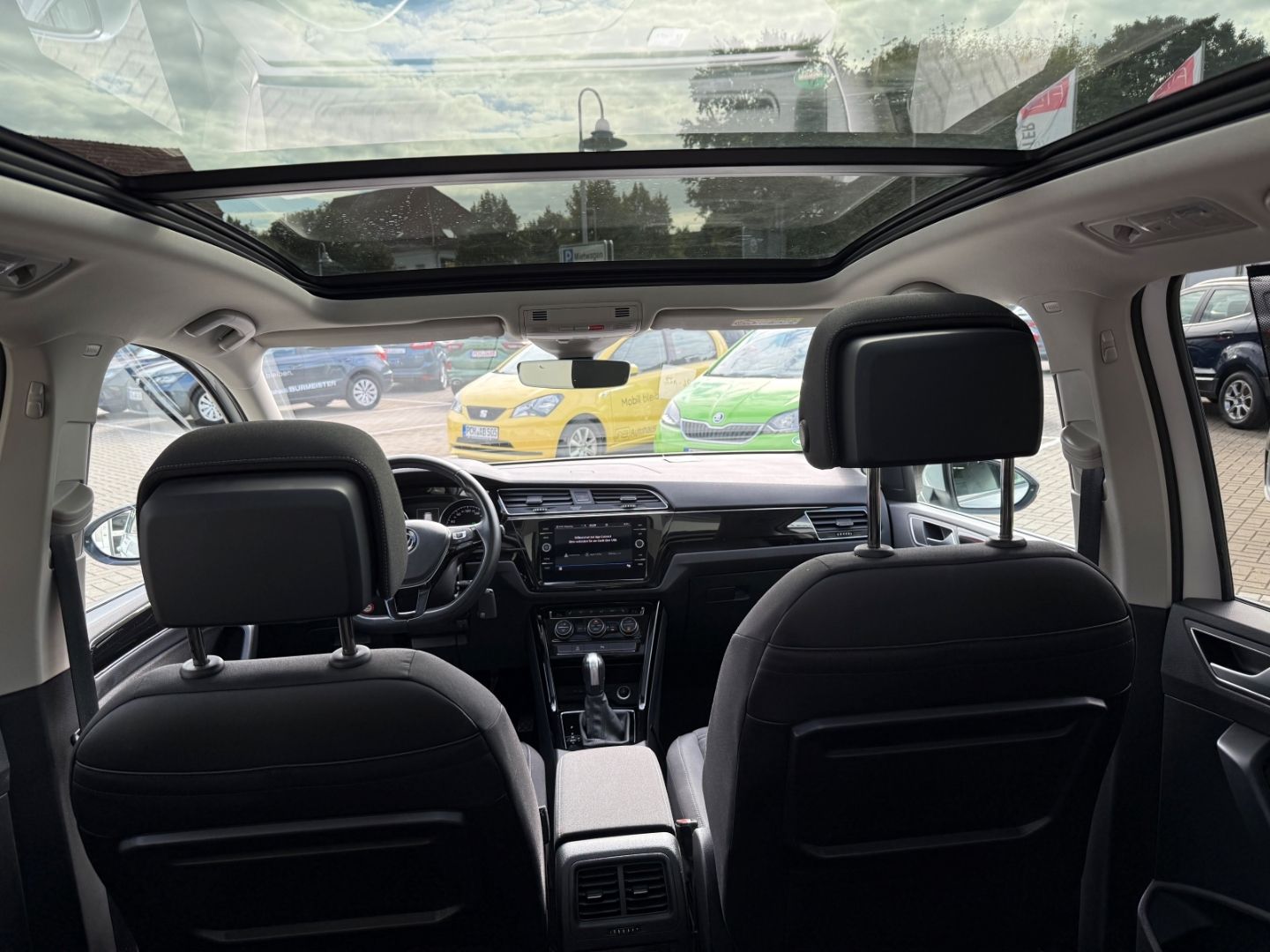 Fahrzeugabbildung Volkswagen Touran Highline BMT Sportpaket AHK Pano Navi LED