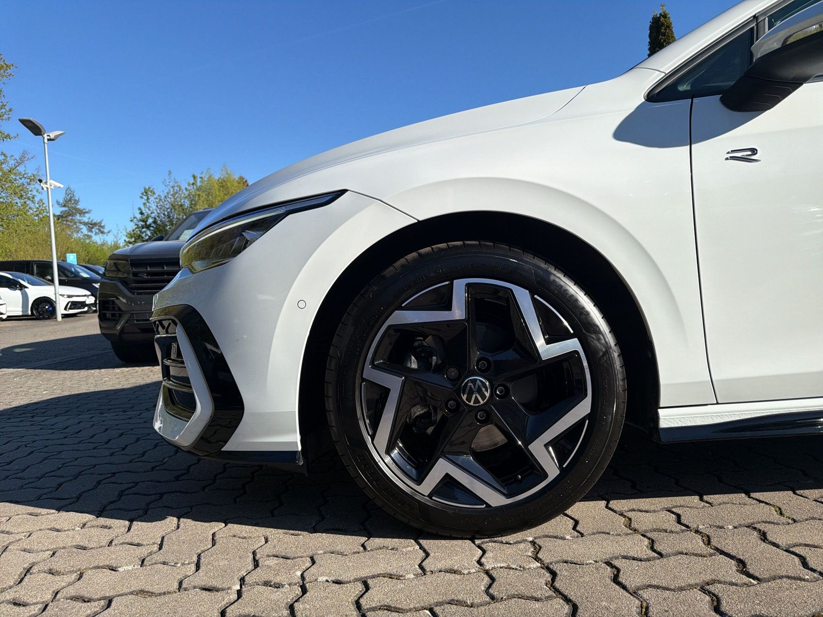 Golf  Var R-Line eTSi DSG Navi LED AZV Kamera