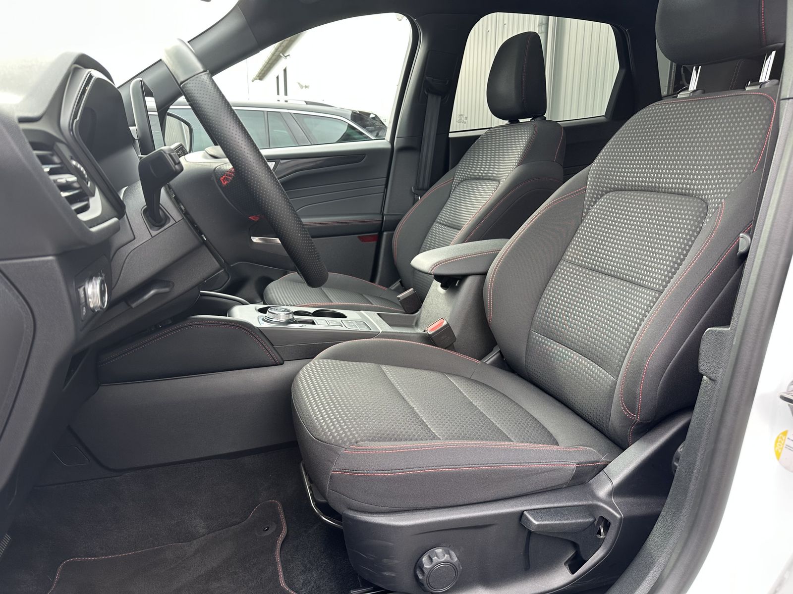 Fahrzeugabbildung Ford Kuga 2.5 Plug-In Hybrid ST-Line NAV+LED+PANORAMA