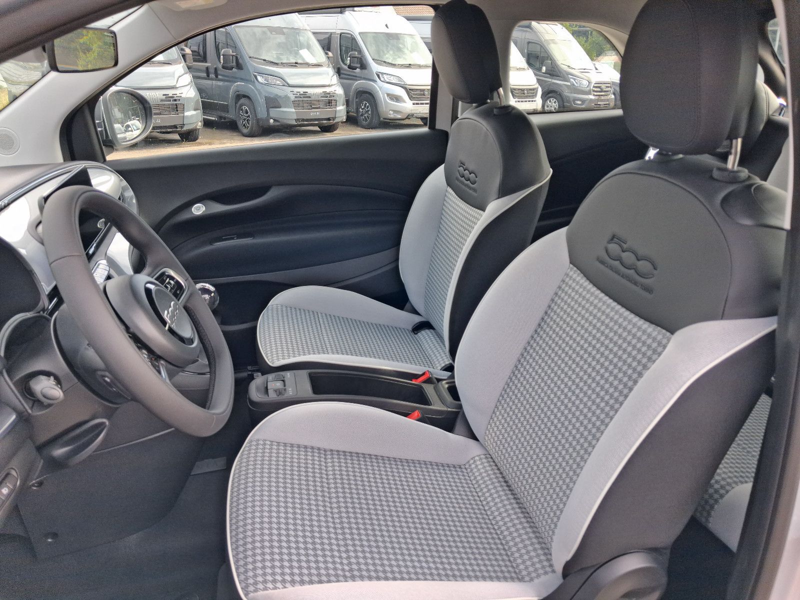 Fahrzeugabbildung Fiat 500 1.0 Hybrid FireFly 48 kW Dolcevita