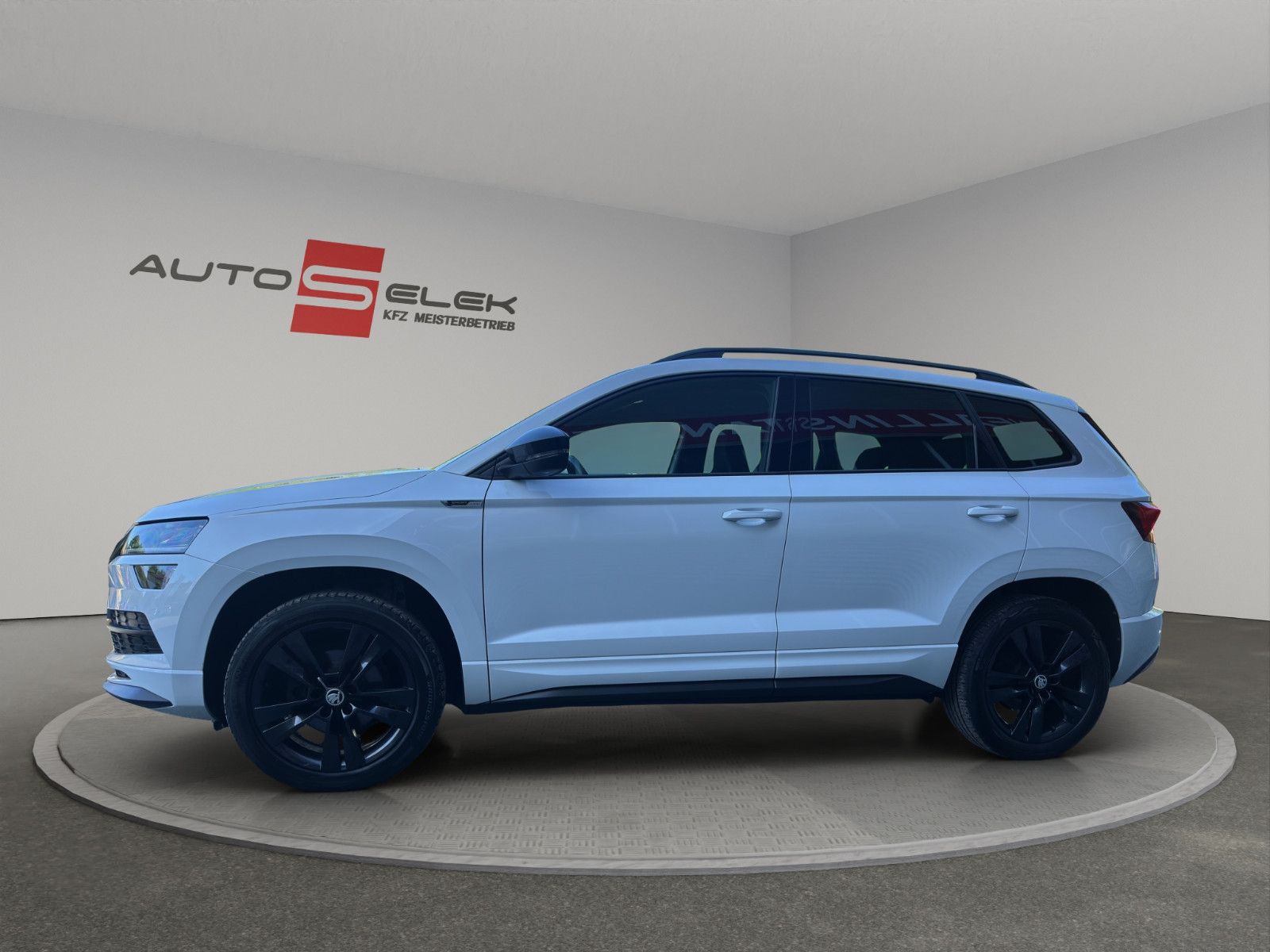 Fahrzeugabbildung SKODA KAROQ SPORTLINE DSG LED AHK APP KAMERA