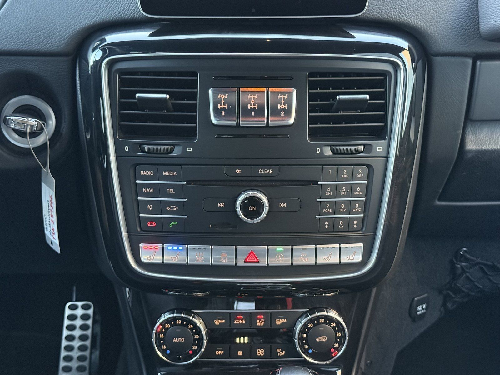 Fahrzeugabbildung Mercedes-Benz G 500 AHK*SCHIEBEDACH*STANDHEIZUNG+HARMAN-KARDON