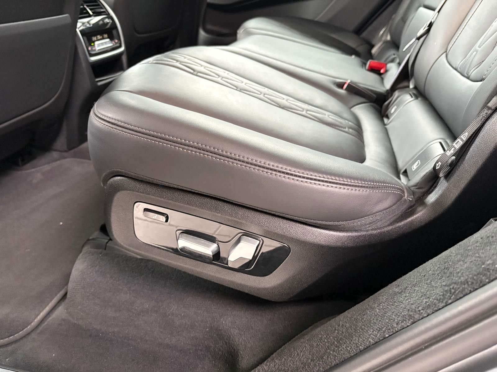 Fahrzeugabbildung BMW X7 xDrive 40 i M Sport/Voll/Skylounge, gestik