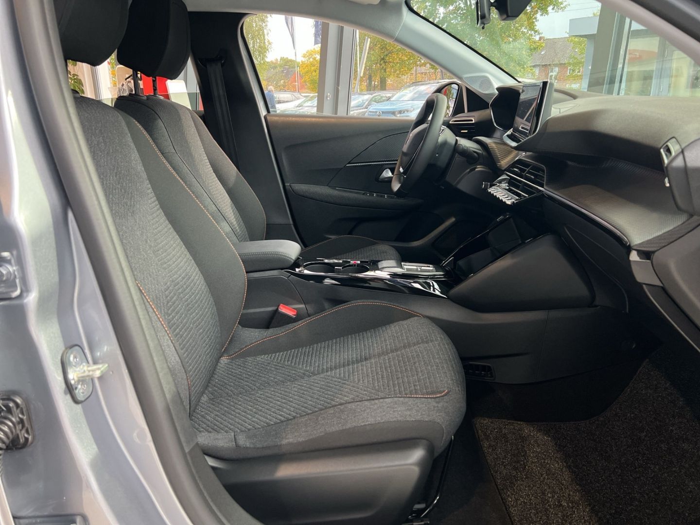 Fahrzeugabbildung Peugeot 208 Business Elektro 156 Navi DAB SHZ Keyless