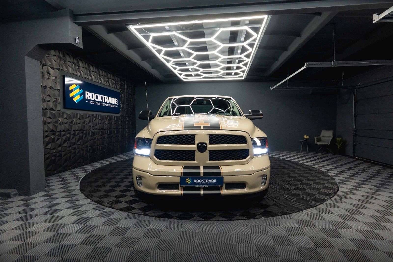 Fahrzeugabbildung Dodge RAM 5.7 V8 HEMI 4x4 Offroad Night LONGBED *LPG*