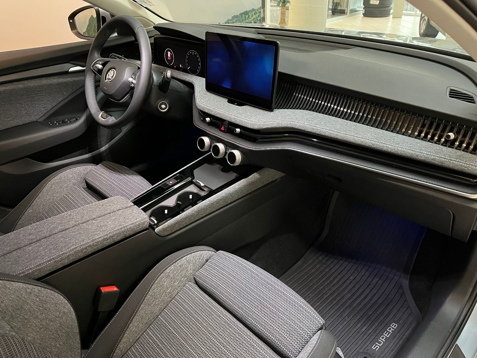 Superb Combi 2.0 TDI DSG ACC/Matrix/SHZ/Massage