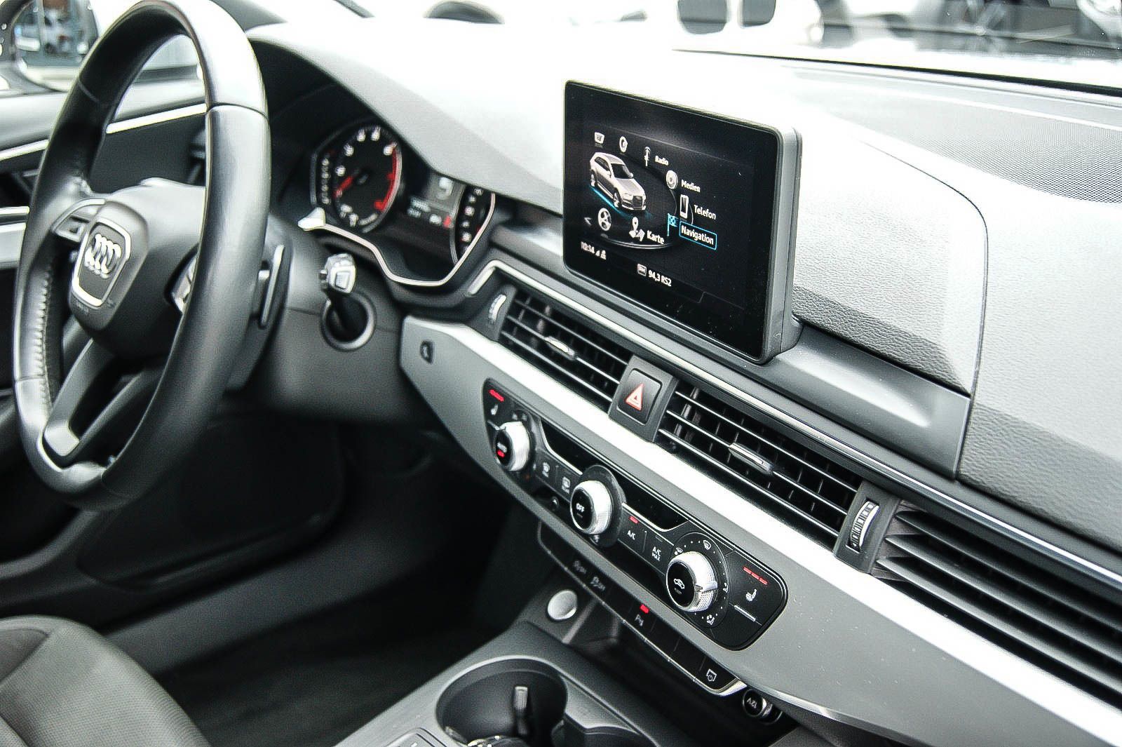 Fahrzeugabbildung Audi A4 Avant 14TFSI S-Tronic NAVI XENON ANHÄNGERKPLG