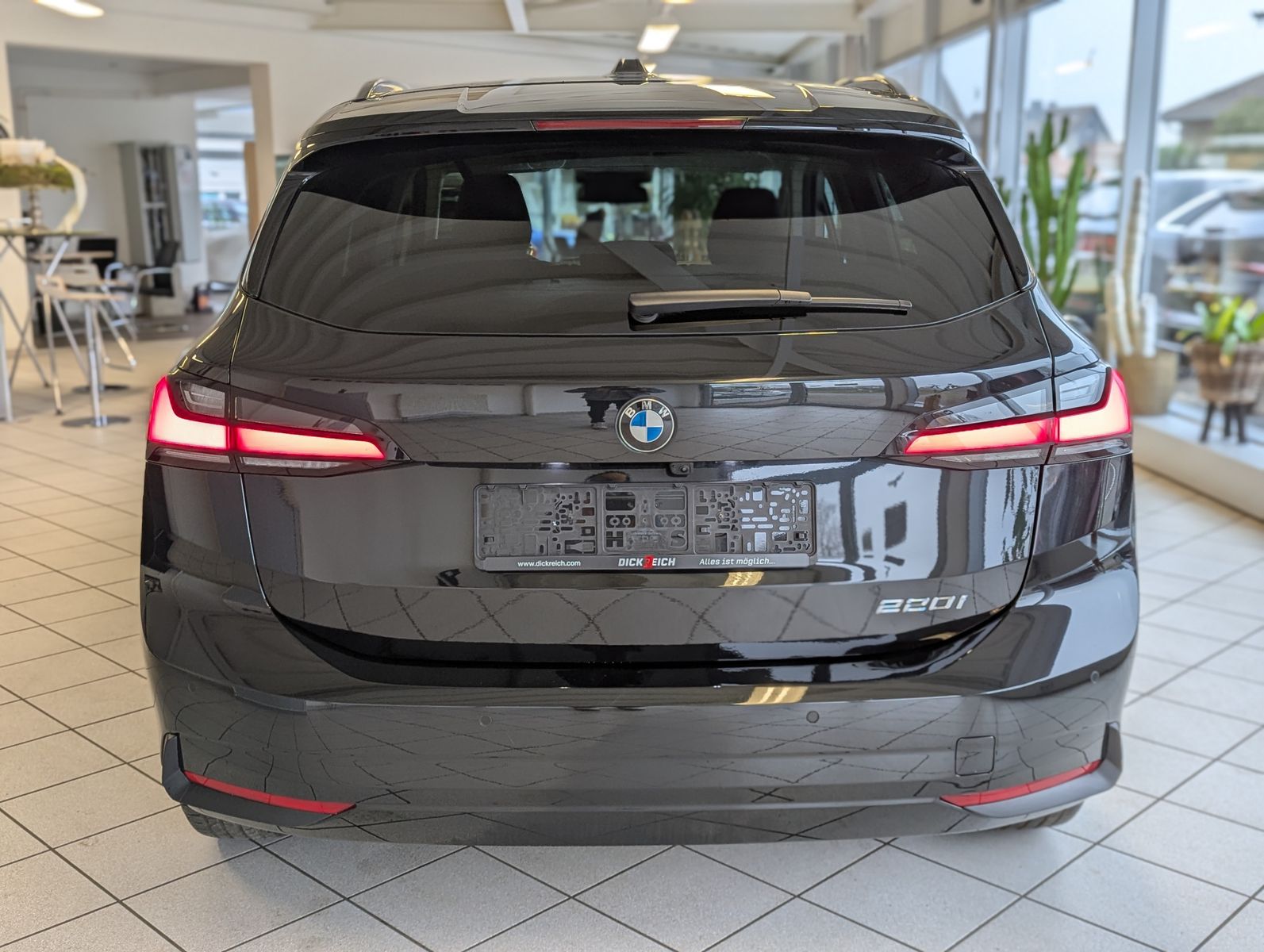 BMW 220 Active Tourer Aut AHK Pano Cam Travel-Paket - Image 6