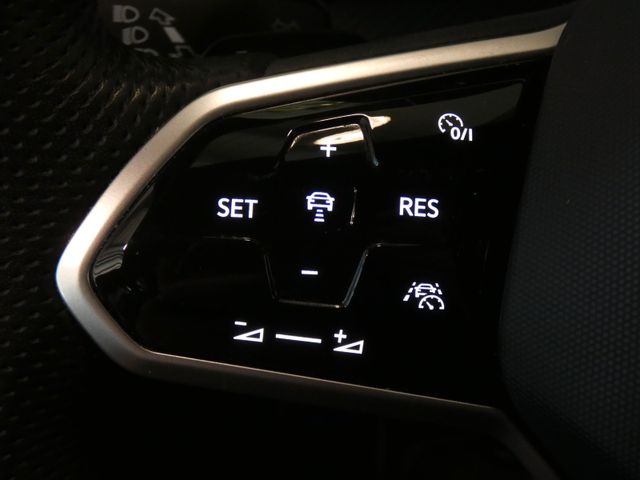 Golf 2.0 TSI R-Line DSG AHK KAMERA LED PLUS