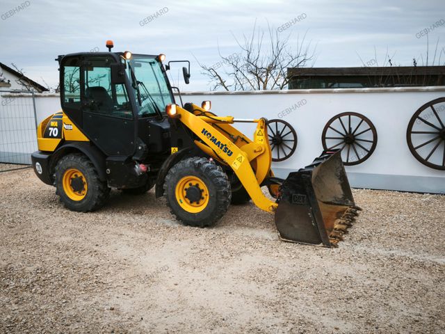 Komatsu WA70 mit Schaufel/Gabel ohne Adblue