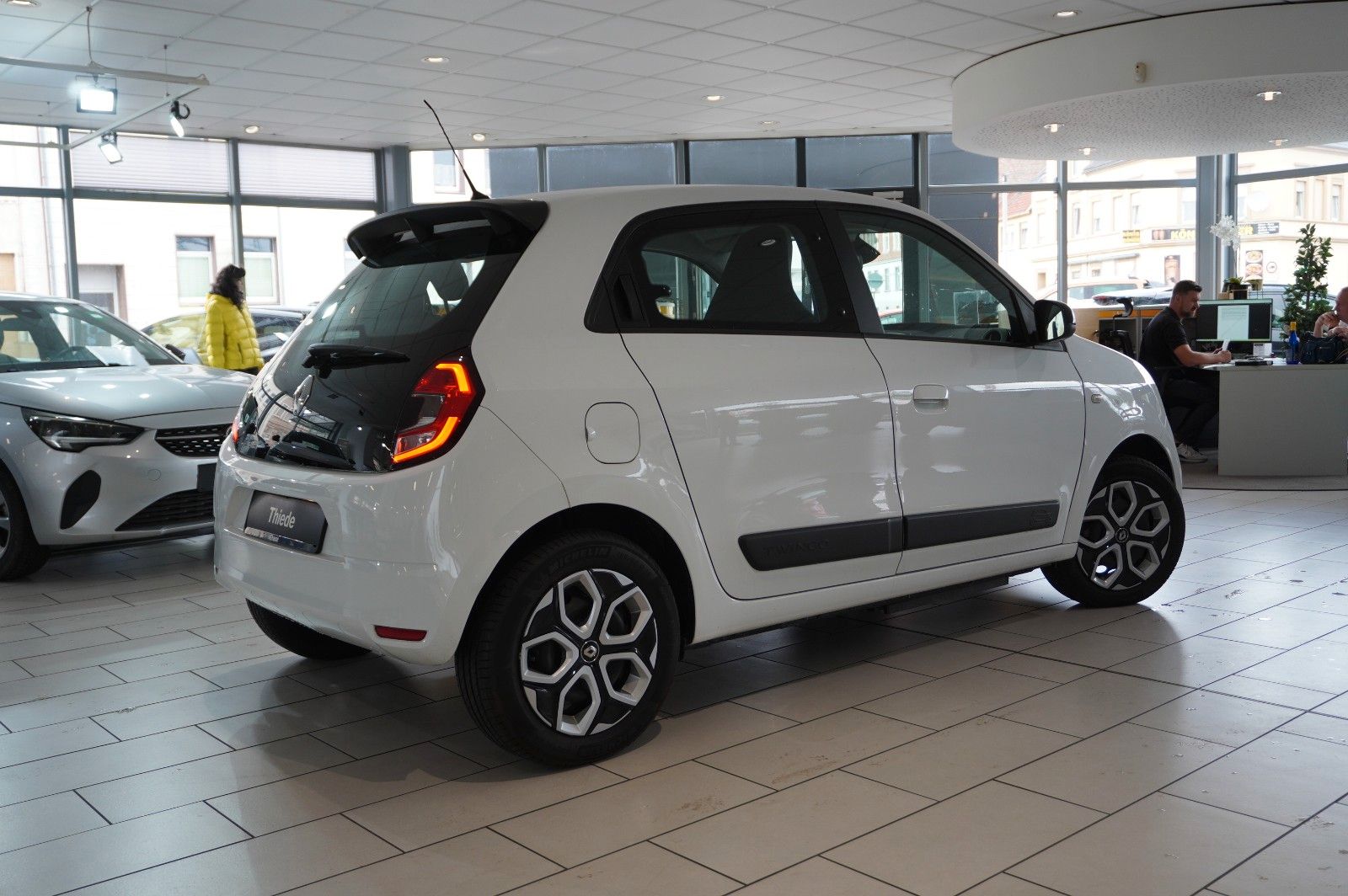 Fahrzeugabbildung Renault Twingo Equilibre Electric 22KWH NAVI/LED/DAB+