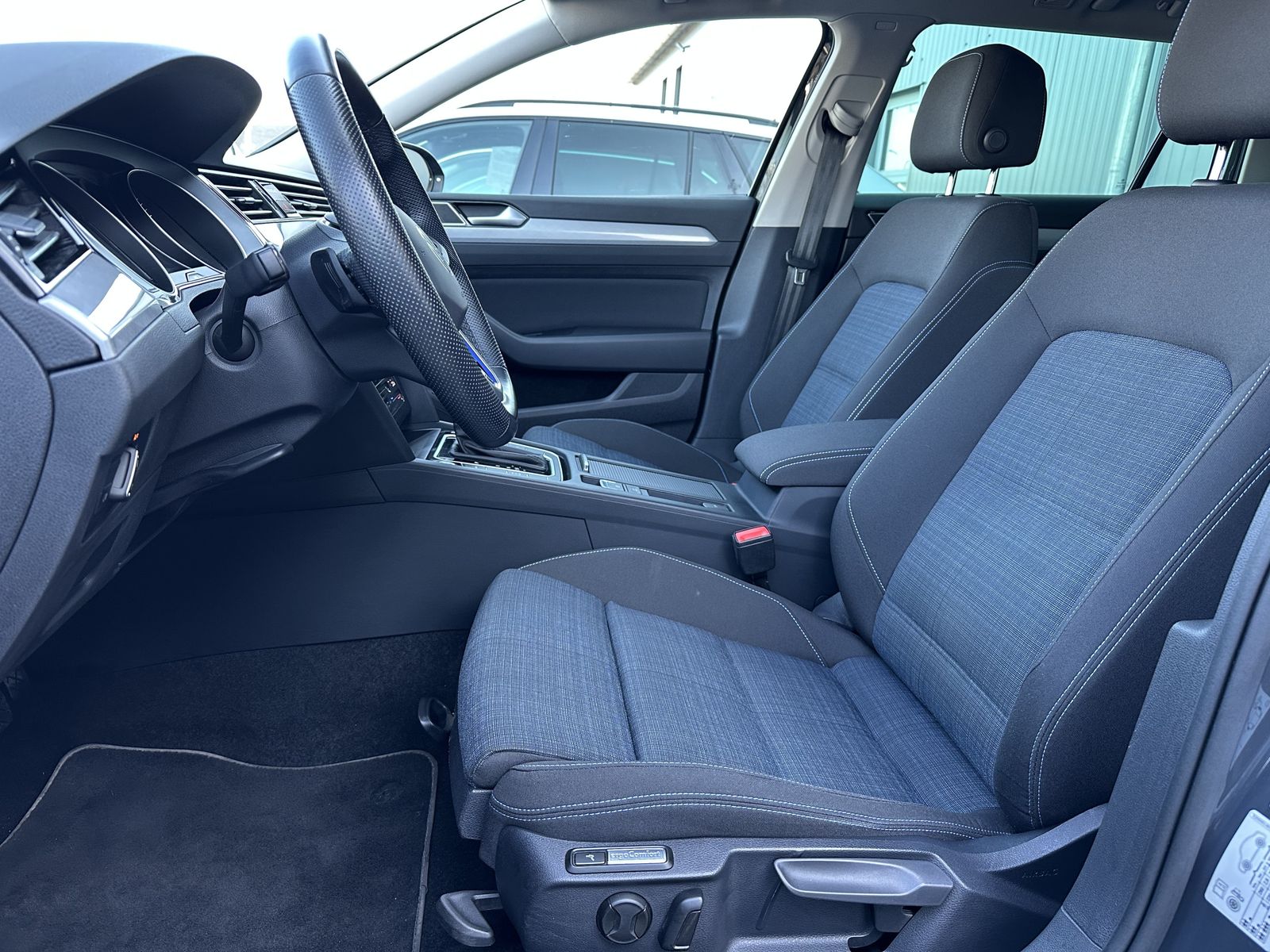 Fahrzeugabbildung Volkswagen Passat GTE 1.4 TSI DSG Hybrid NAV+LED+KAMERA+PP