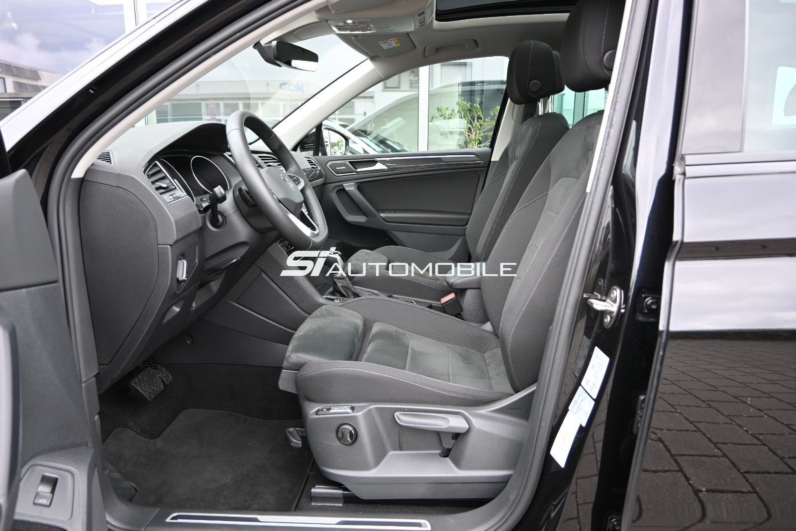 Fahrzeugabbildung Volkswagen Tiguan 2.0 TDI DSG °ACC°AHK°HARMAN°MASSAGE°PANO°