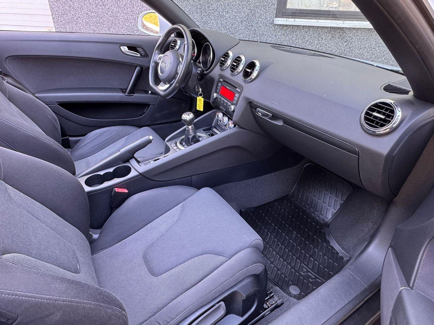 Audi TT 1.8 TFSI Cabrio*2.Hand*TÜV 04/2027