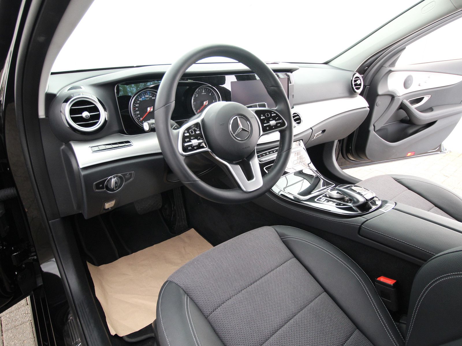 Mercedes-Benz E 220 d Avantgarde NAVI+LED+KAMERA+STANDHEIZUNG foto 9