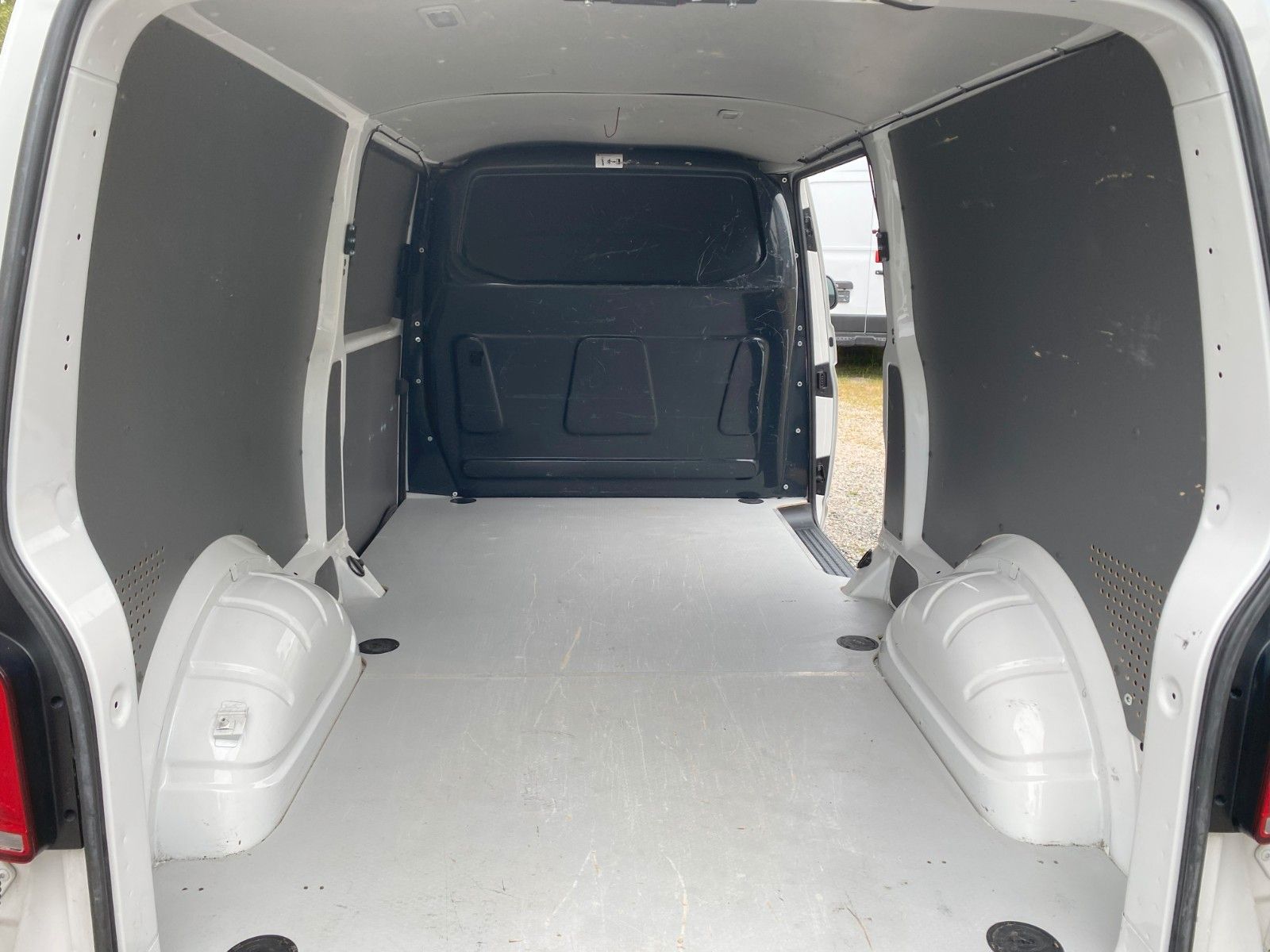 Fahrzeugabbildung Volkswagen T6.1 Transporter Kasten lang ,AHK,SHZ,SHg