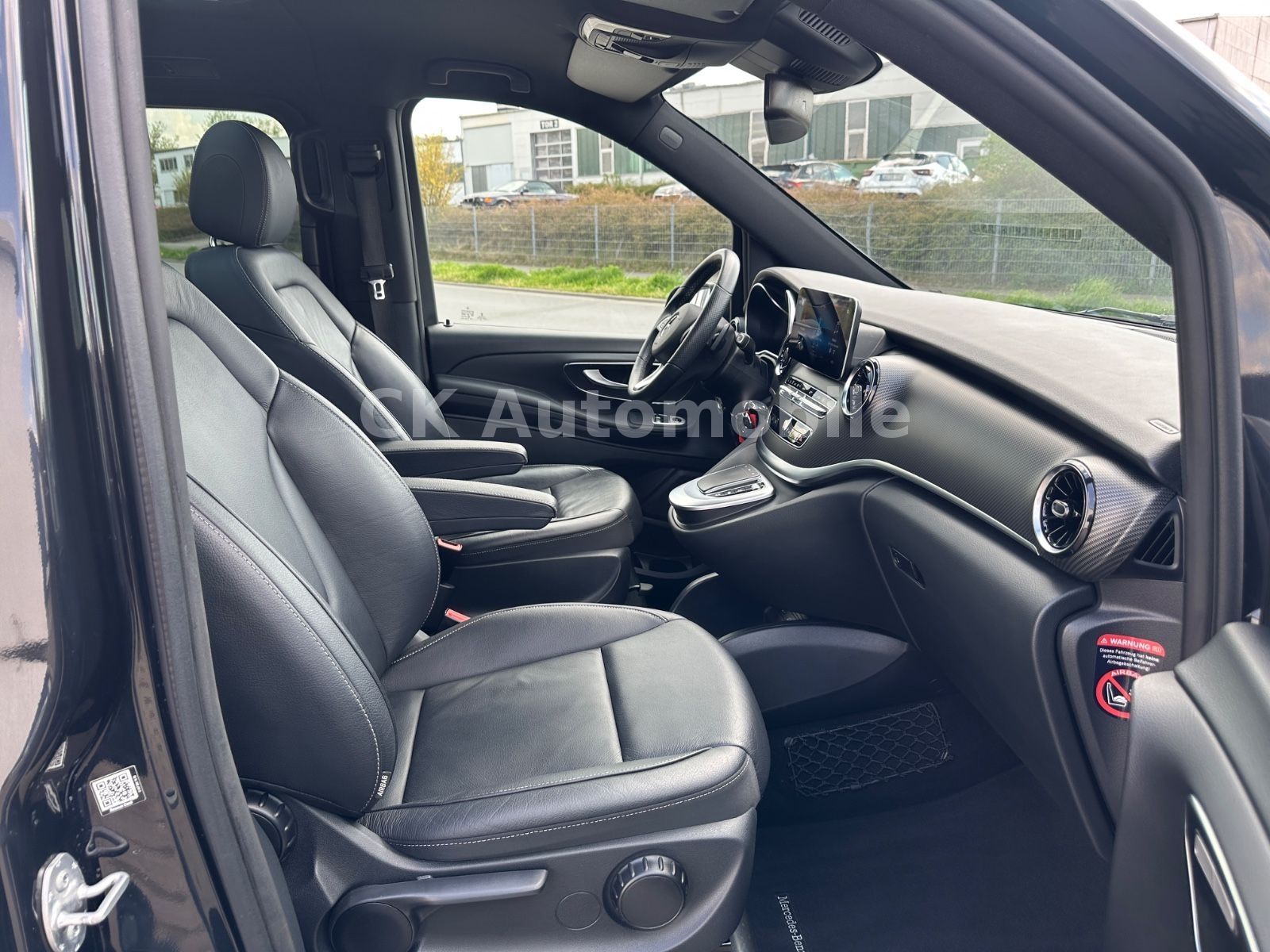 Fahrzeugabbildung Mercedes-Benz V 300d 4 Matic AVANTGARDE AMG-Line/6 Sitze/Pano