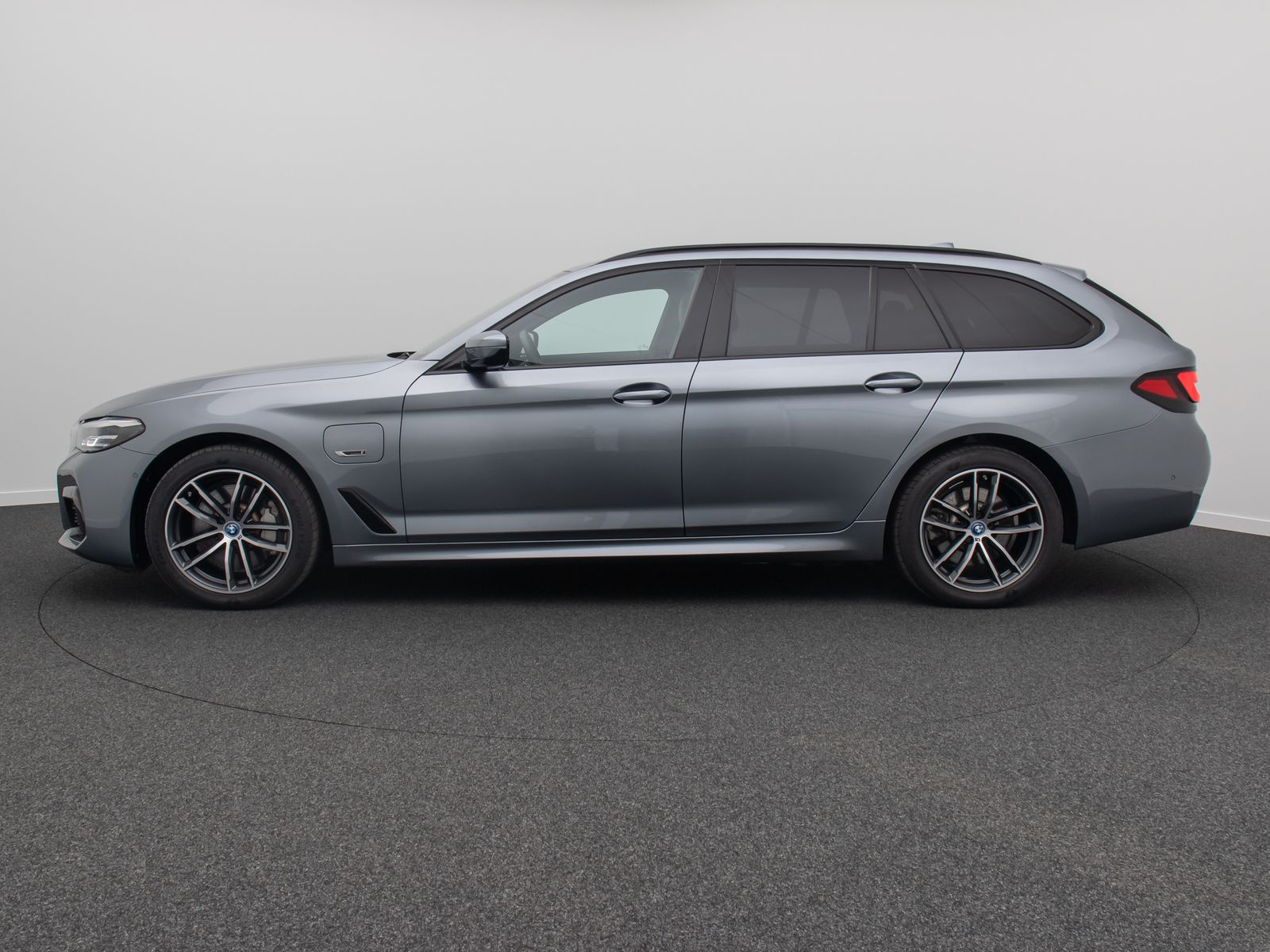 Fahrzeugabbildung BMW 530e M Sport DAB Kamera AHK Memory Alarm 18Zoll