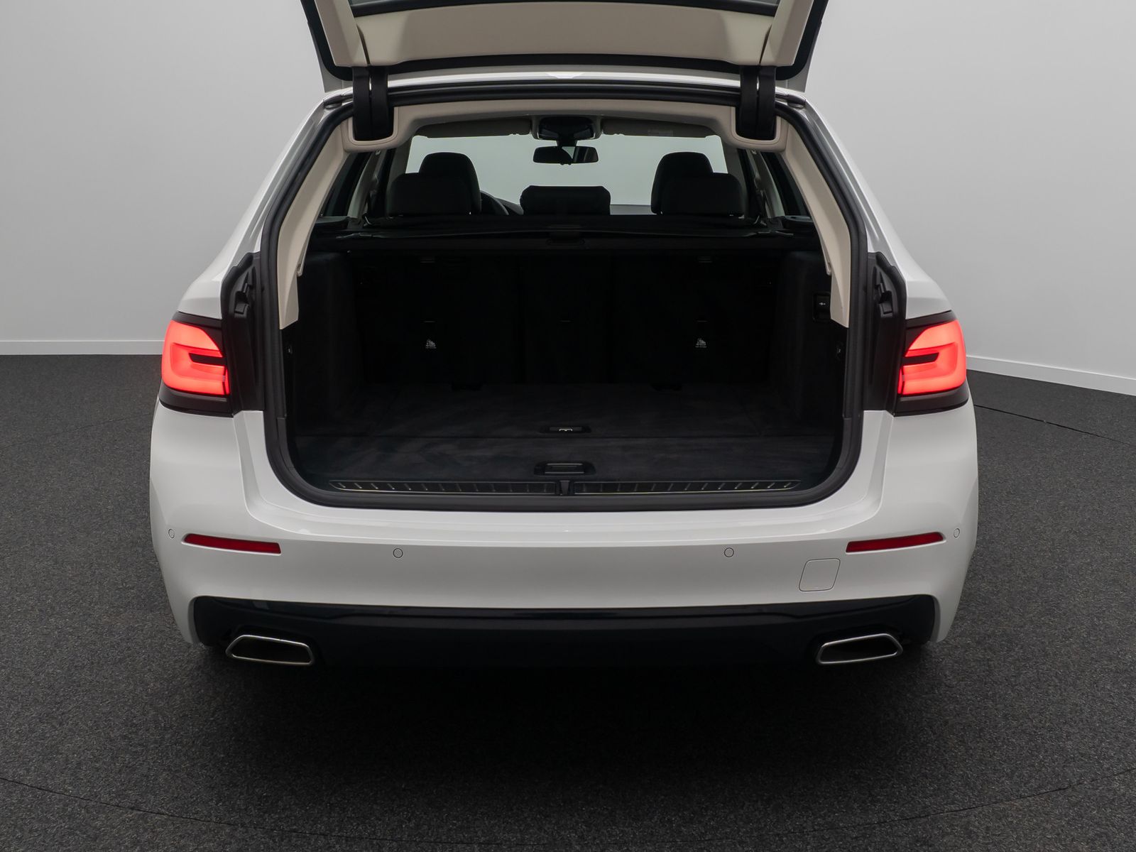 Fahrzeugabbildung BMW 520i DAB Alarm FernlichtAssis PDC GeschwindigReg