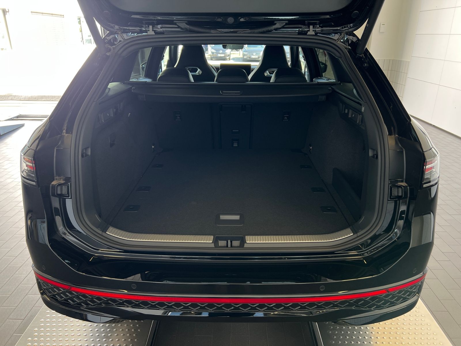 Fahrzeugabbildung Volkswagen Passat Variant R-Line 2.0 TDI DSG 4MOTION *AHK,B