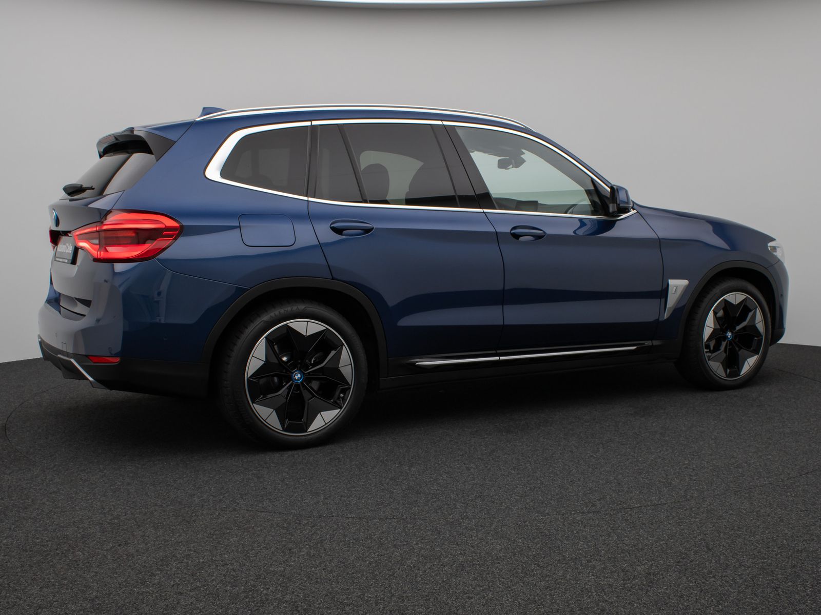 Fahrzeugabbildung BMW iX3 Impressive Panorama 360°HUD DAB H/K AHK Komf