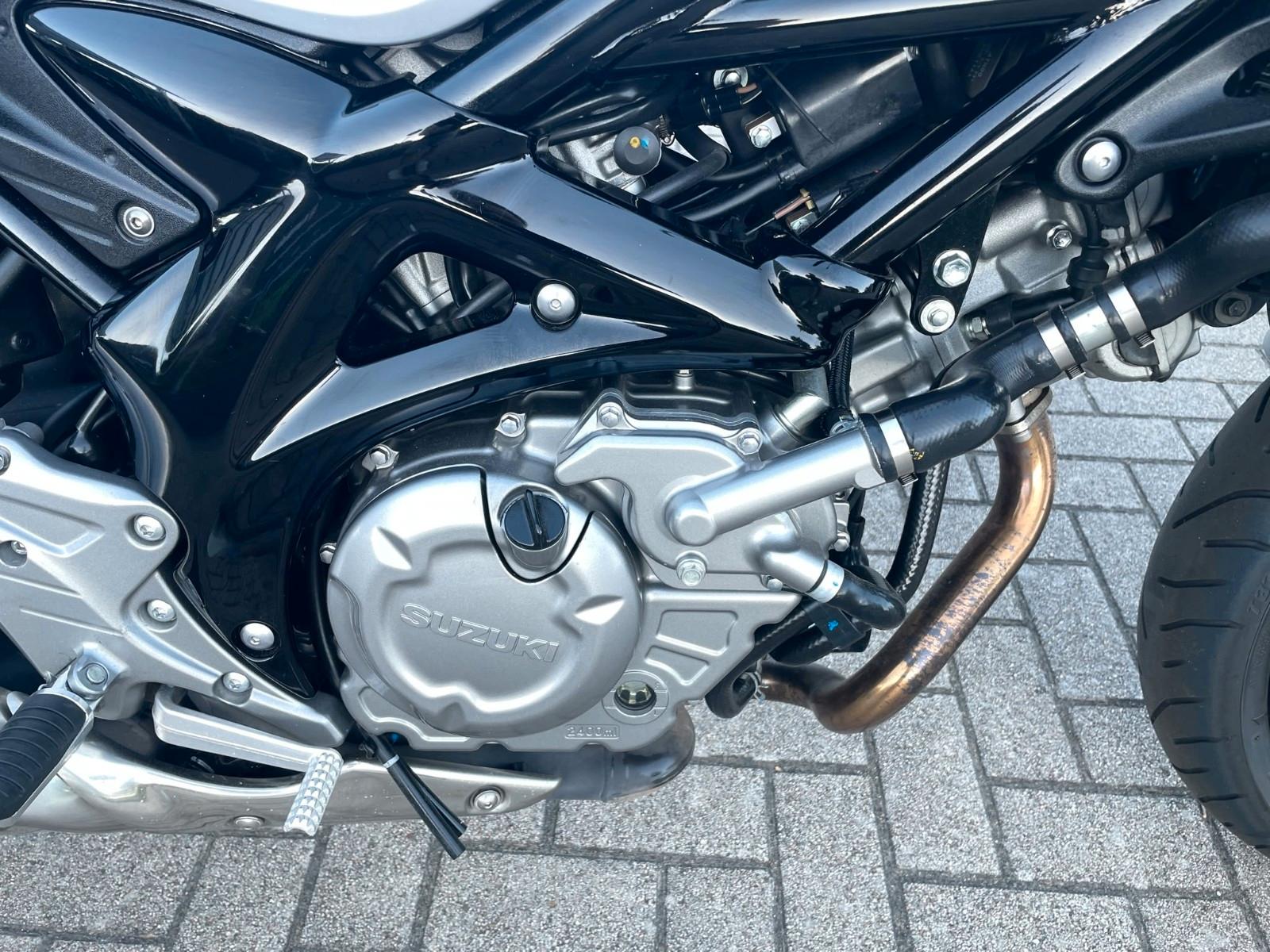 Suzuki Gladius SV 650 ABS/Top Zustand/ 1 Jahr Garantie