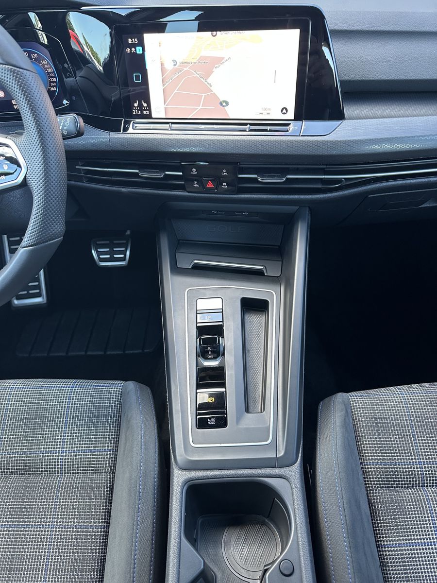 Fahrzeugabbildung Volkswagen Golf VIII GTE eHybrid NAV+LED+HEAD-UP+CARPLAY+VC