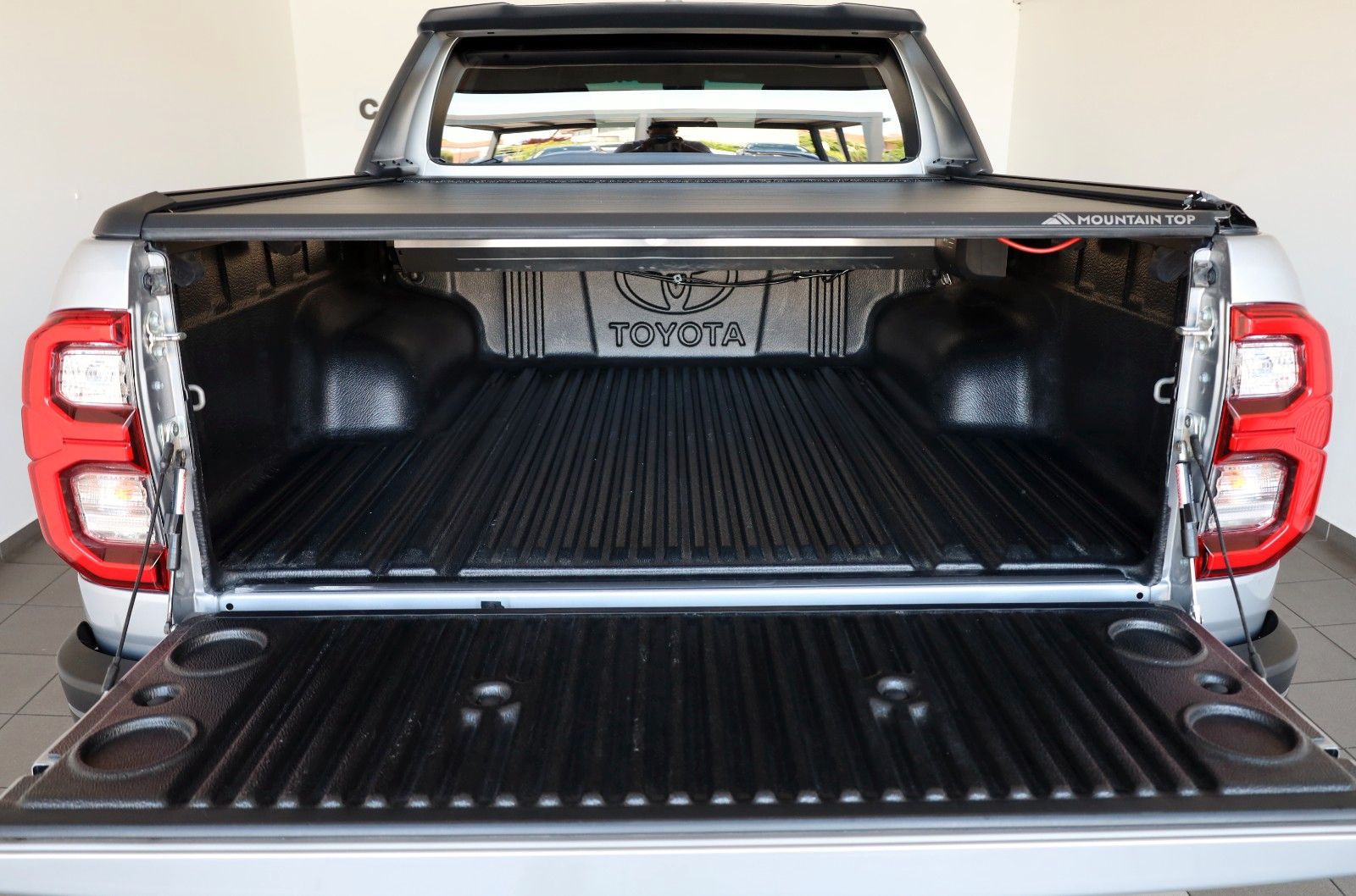 Fahrzeugabbildung Toyota Hilux 2.8 D-4D GR Sport,Alcantara,ACC,Rollo, AHK