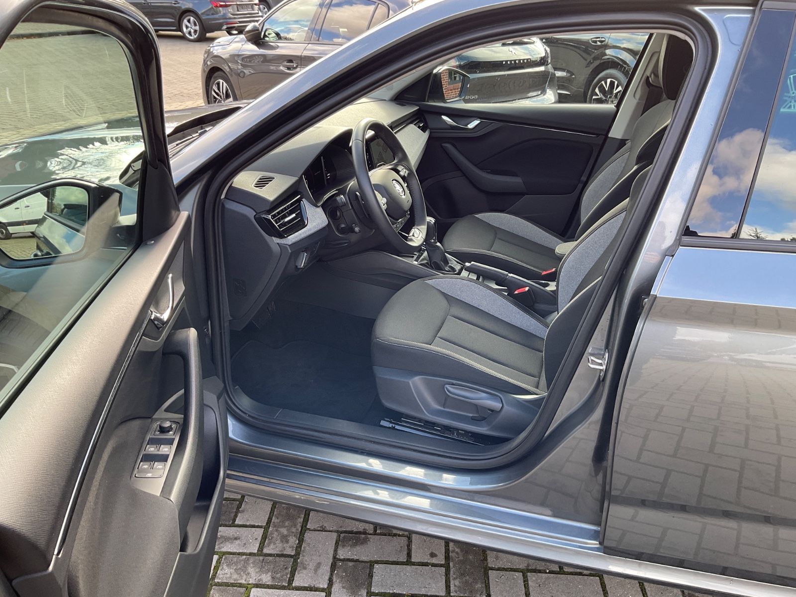 Fahrzeugabbildung SKODA Kamiq 1.5 TSI DSG,Kamera,LED,Navi,ACC